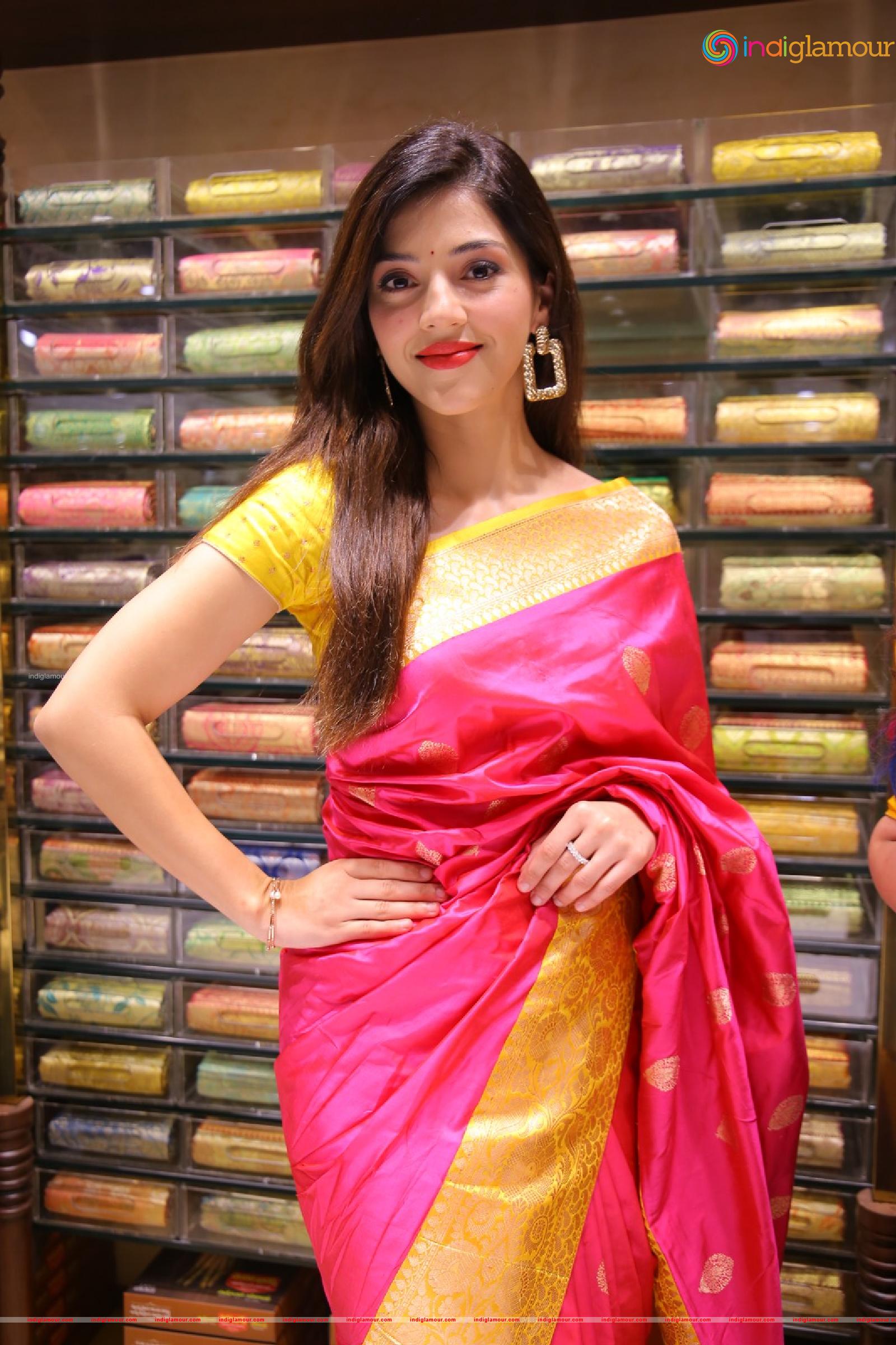 Mehreen Pirzada Actress hd photo