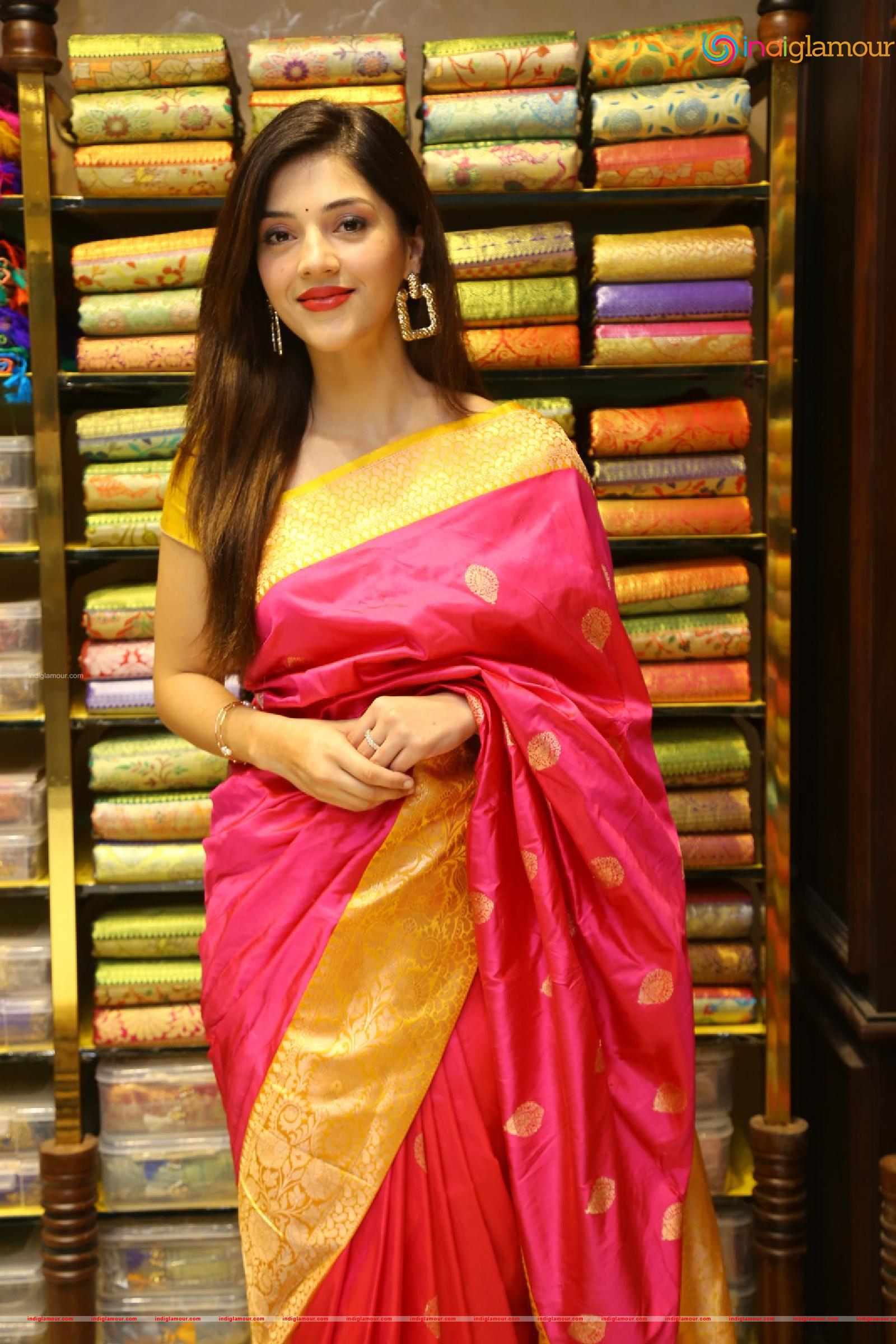 Mehreen Pirzada Actress hd photo