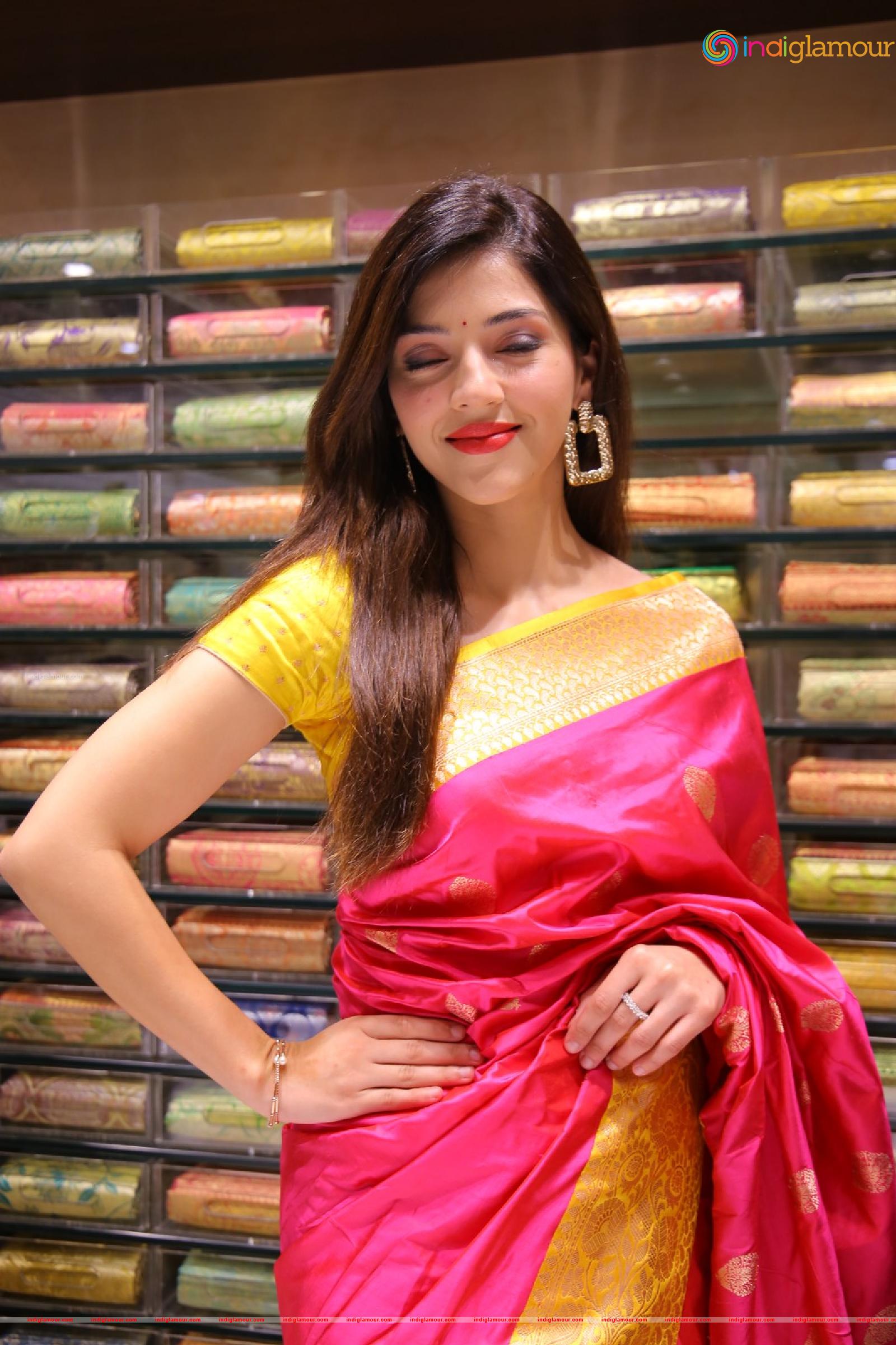 Mehreen Pirzada Actress hd photo