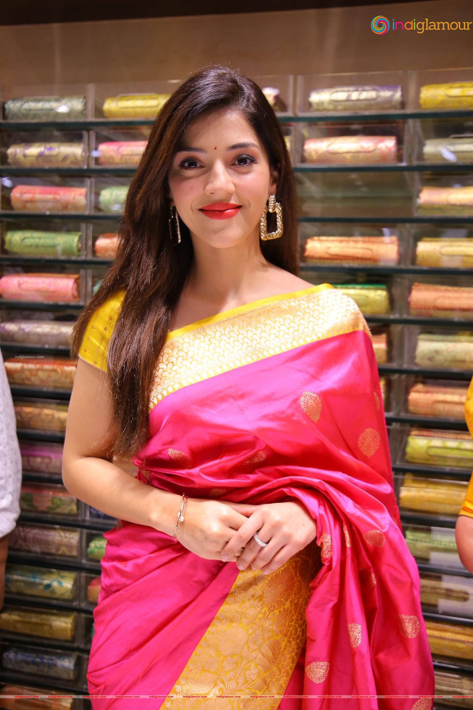Mehreen Pirzada Actress hd photo