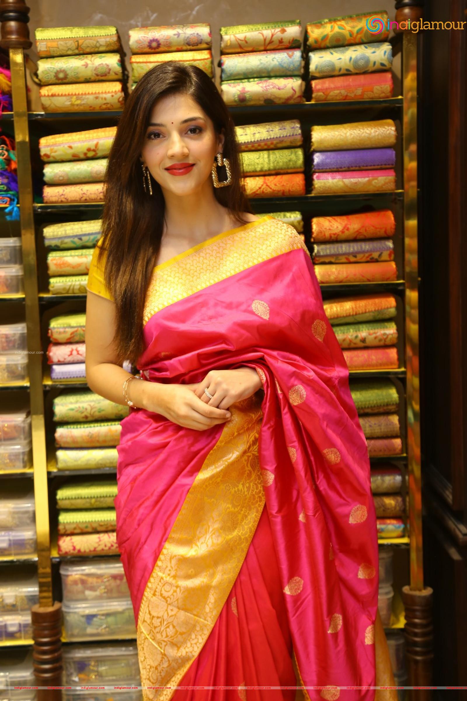 Mehreen Pirzada Actress hd photo
