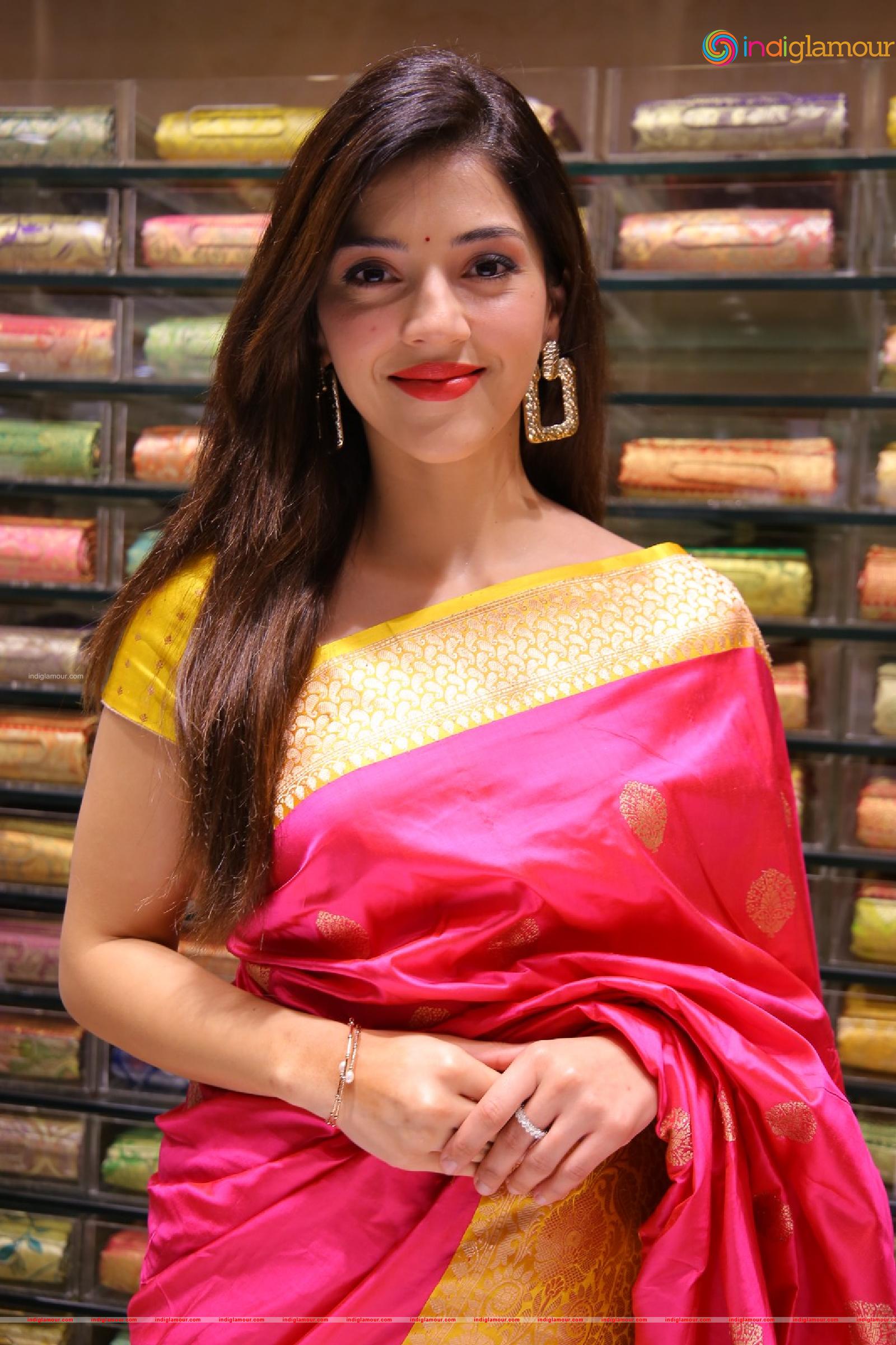 Mehreen Pirzada Actress hd photo