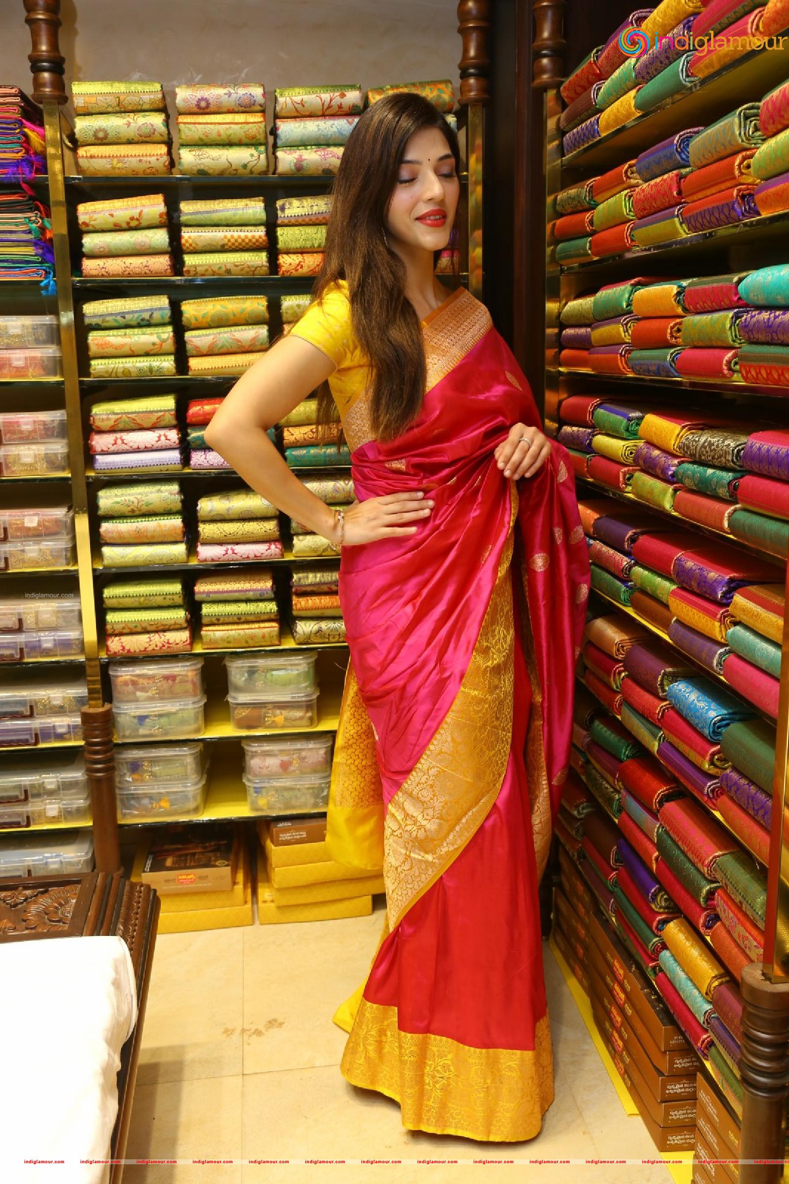 Mehreen Pirzada Actress hd photo