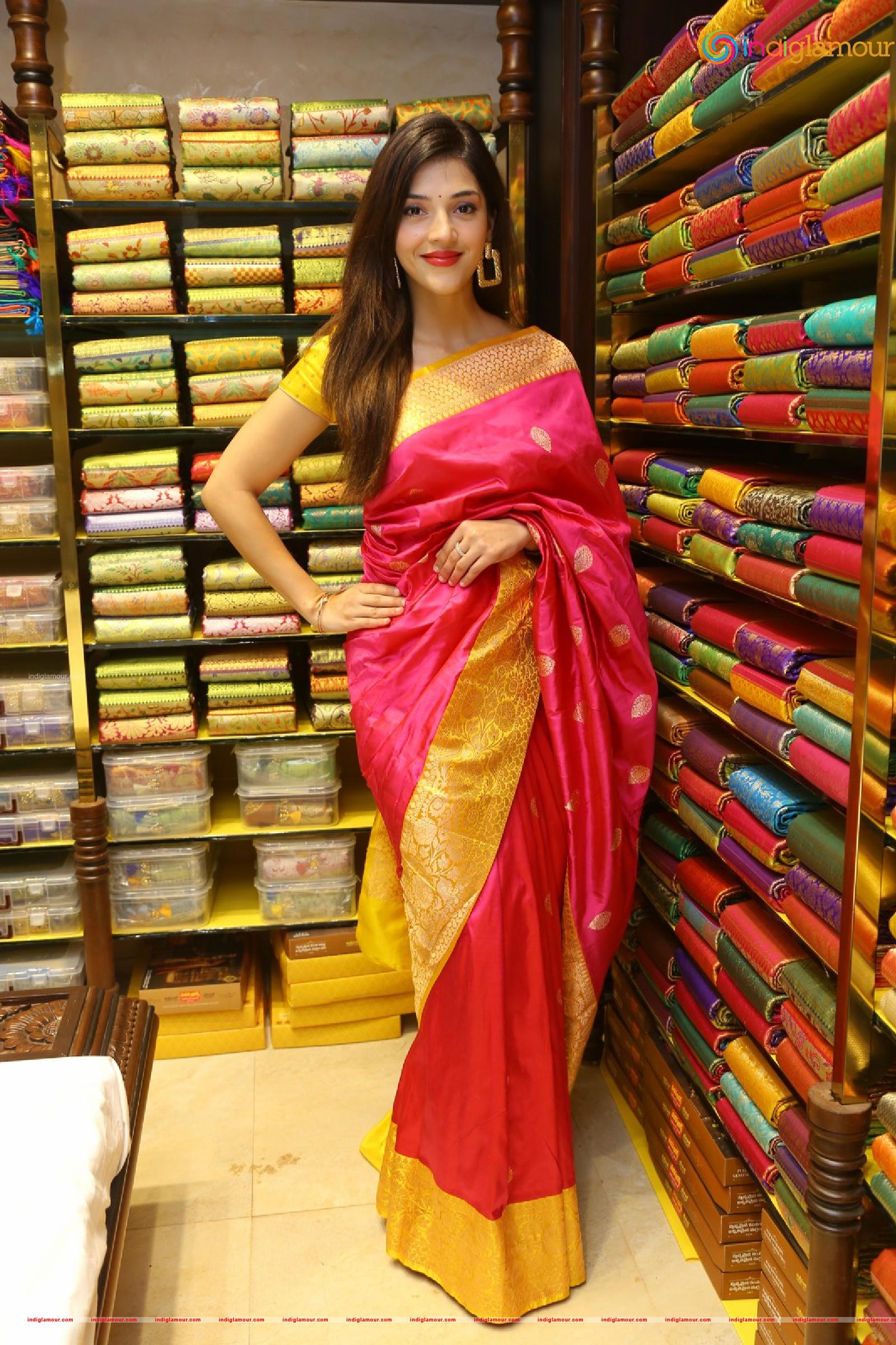 Mehreen Pirzada Actress hd photo