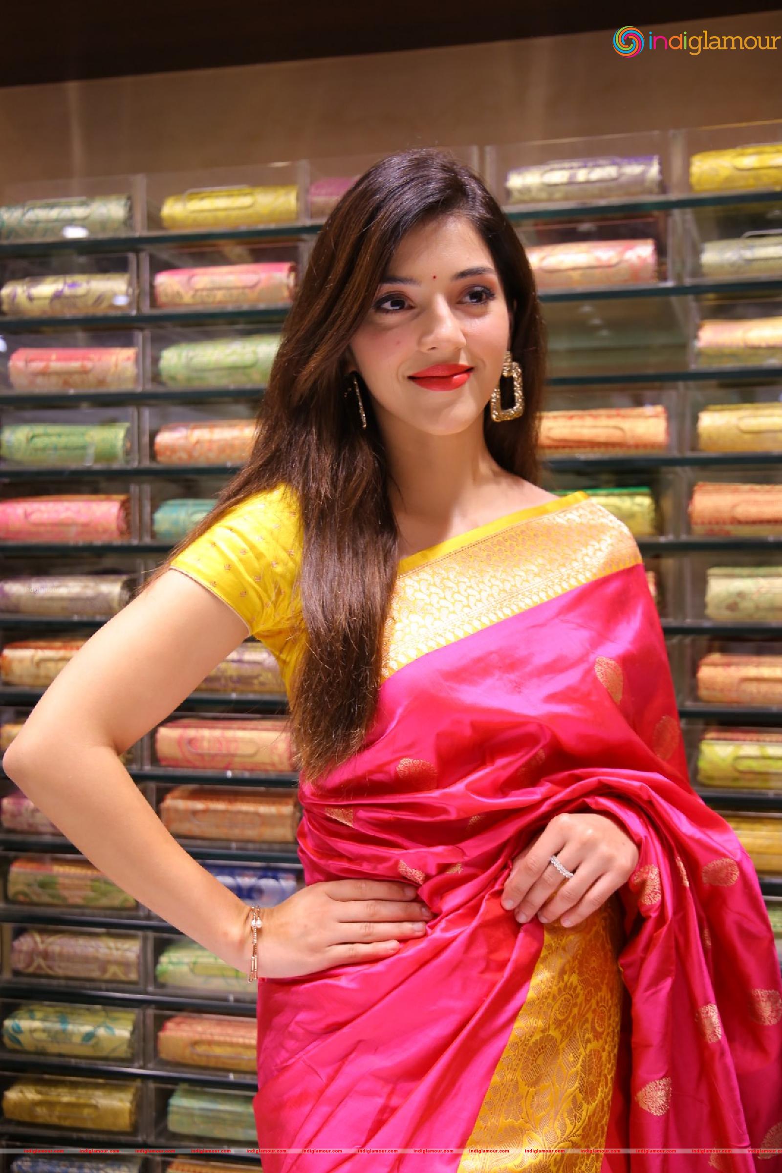 Mehreen Pirzada Actress hd photo