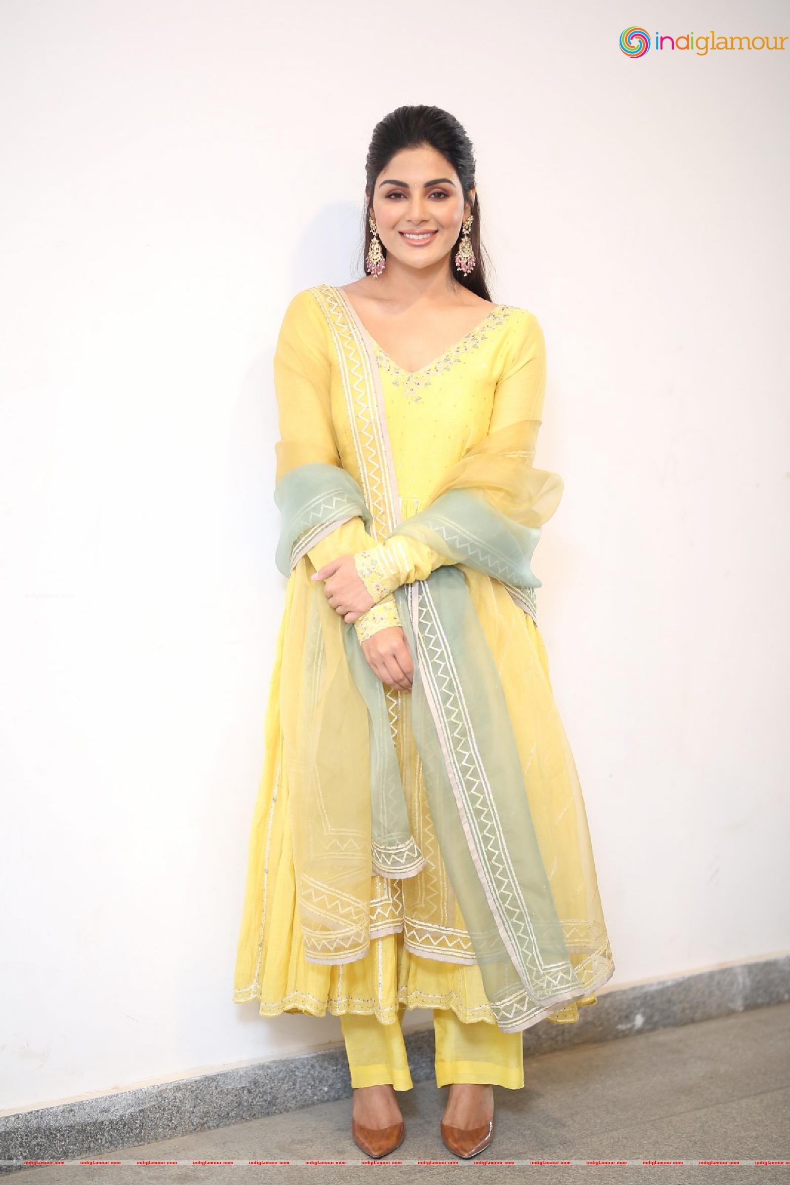 Samyuktha Menon Actress hd photo