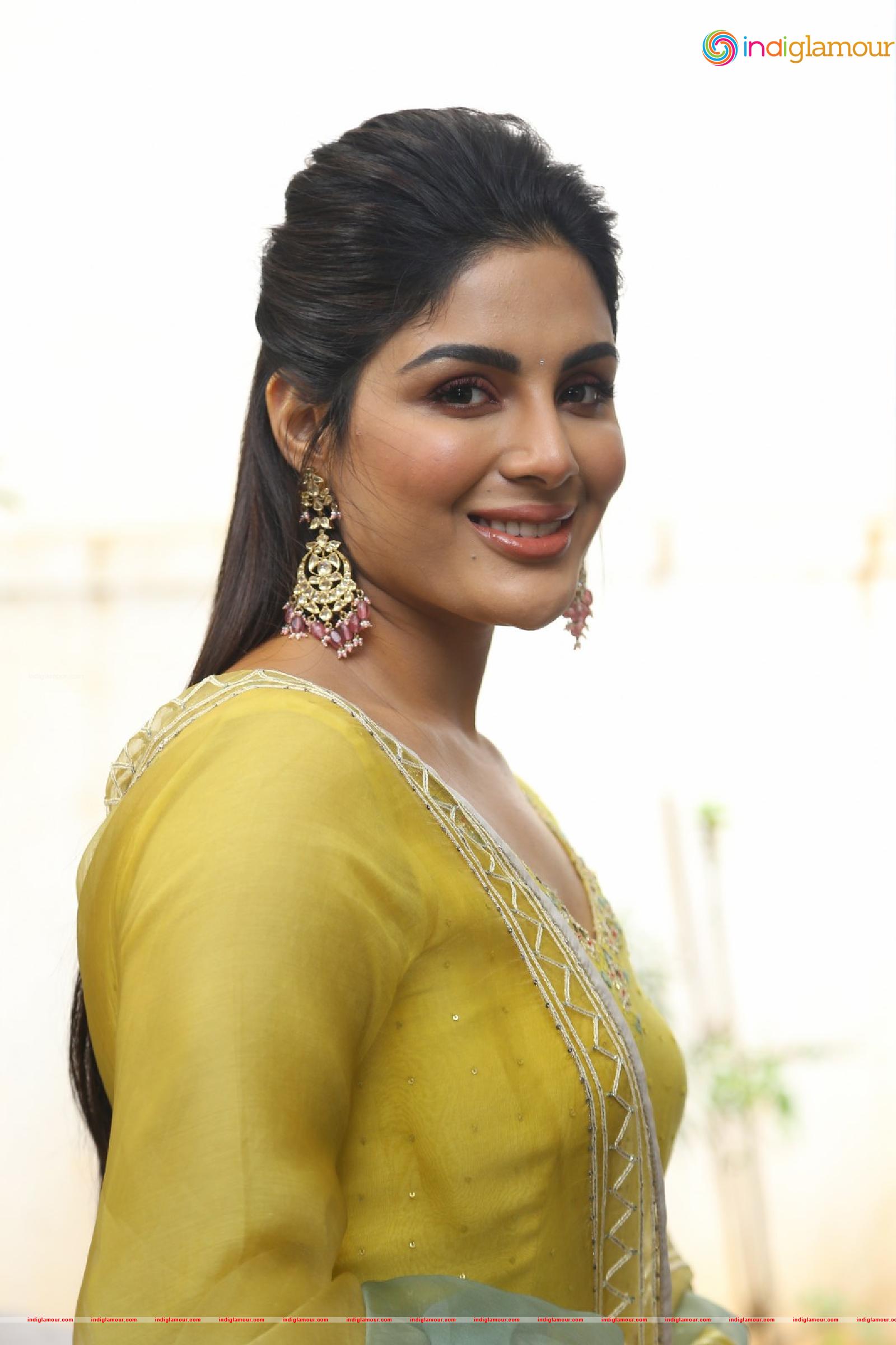 Samyuktha Menon Actress hd photo