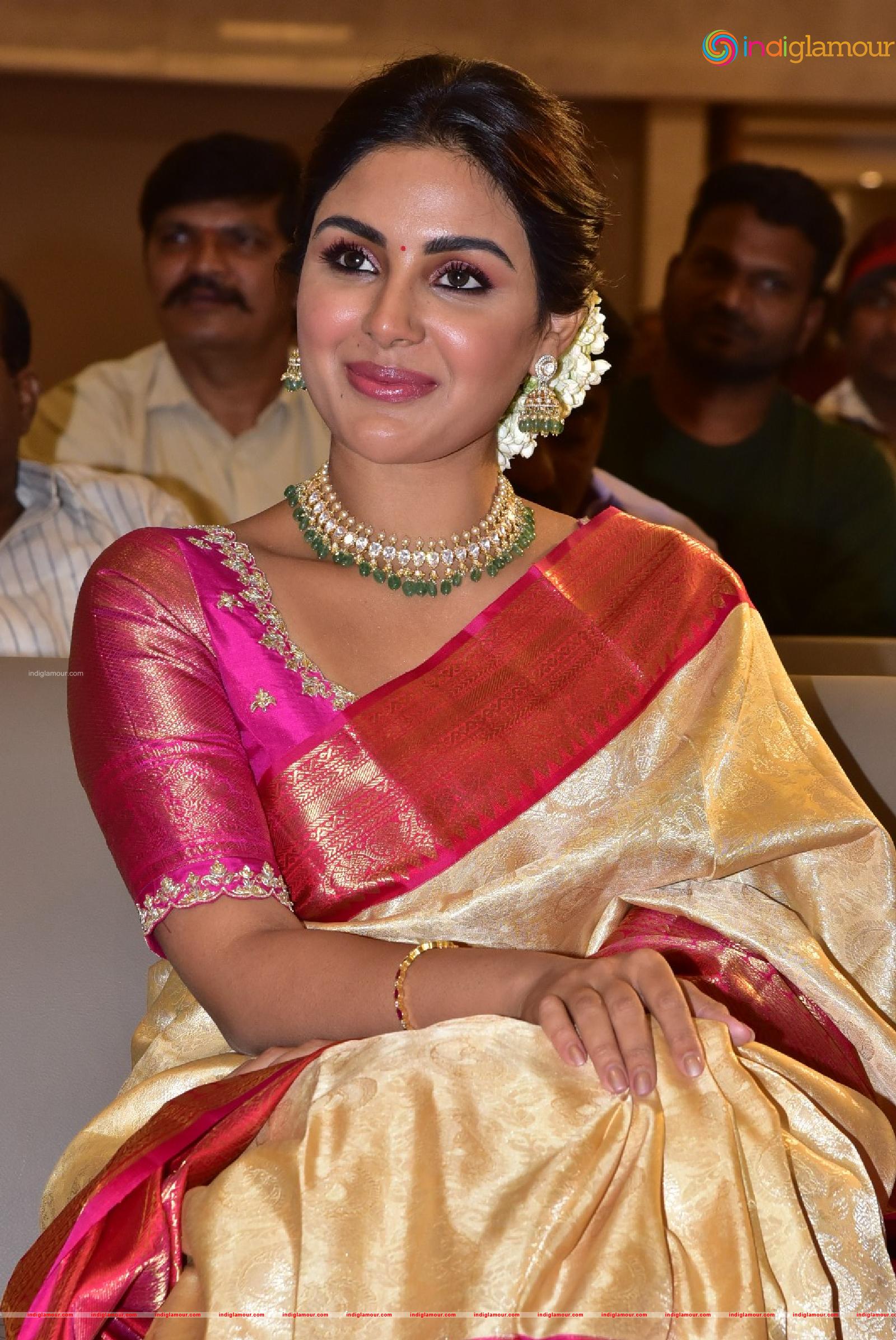 Samyuktha Menon Actress hd photo