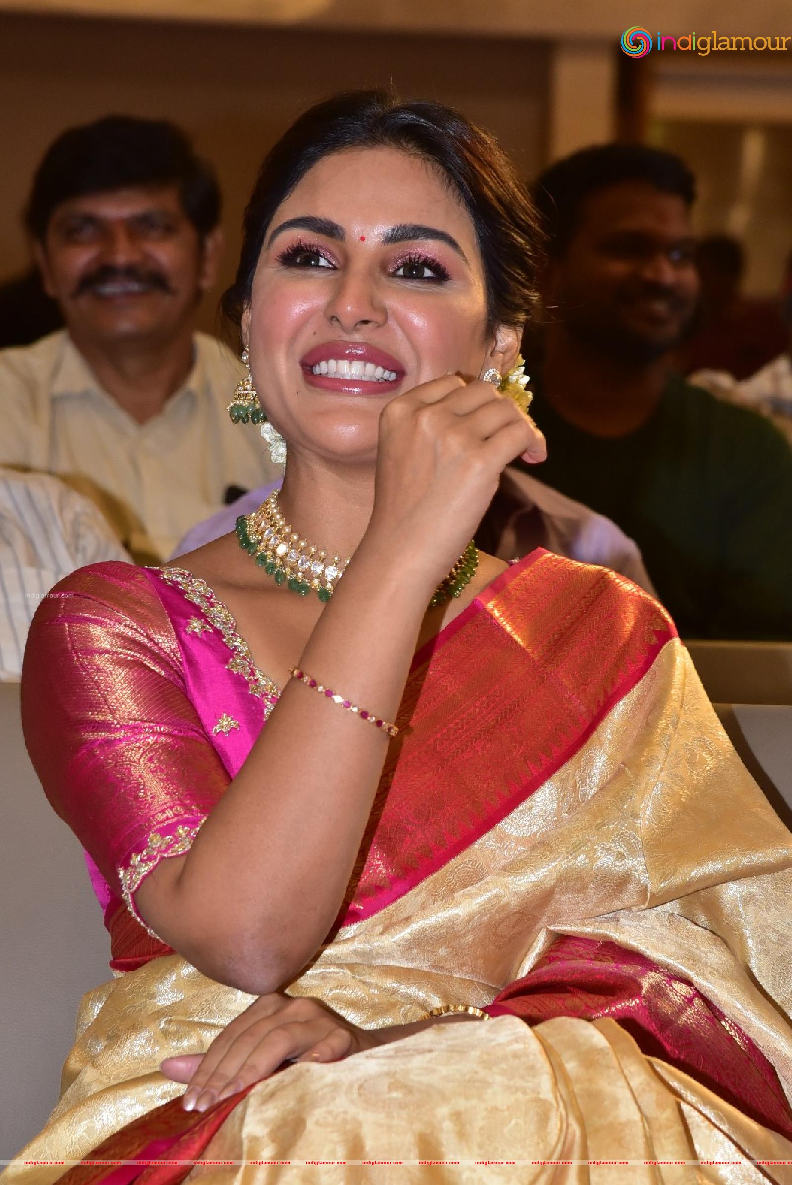 Samyuktha Menon Actress hd photo