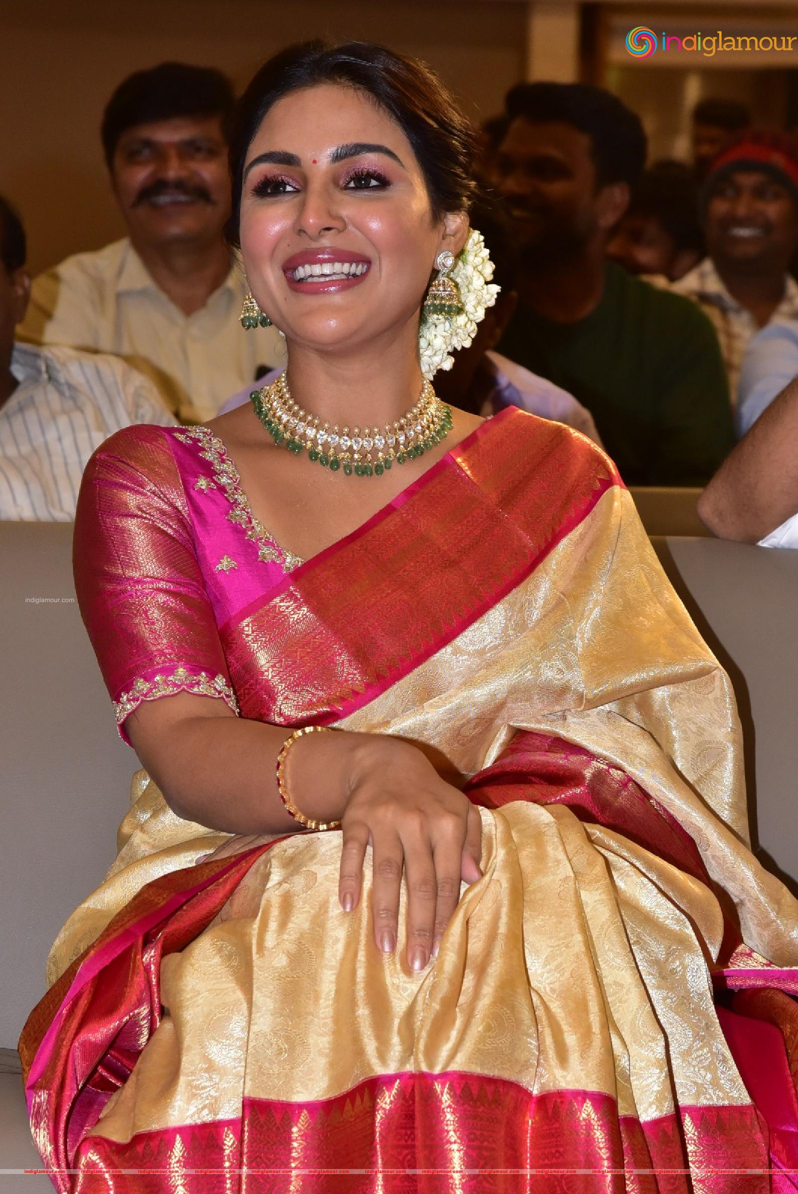 Samyuktha Menon Actress hd photo