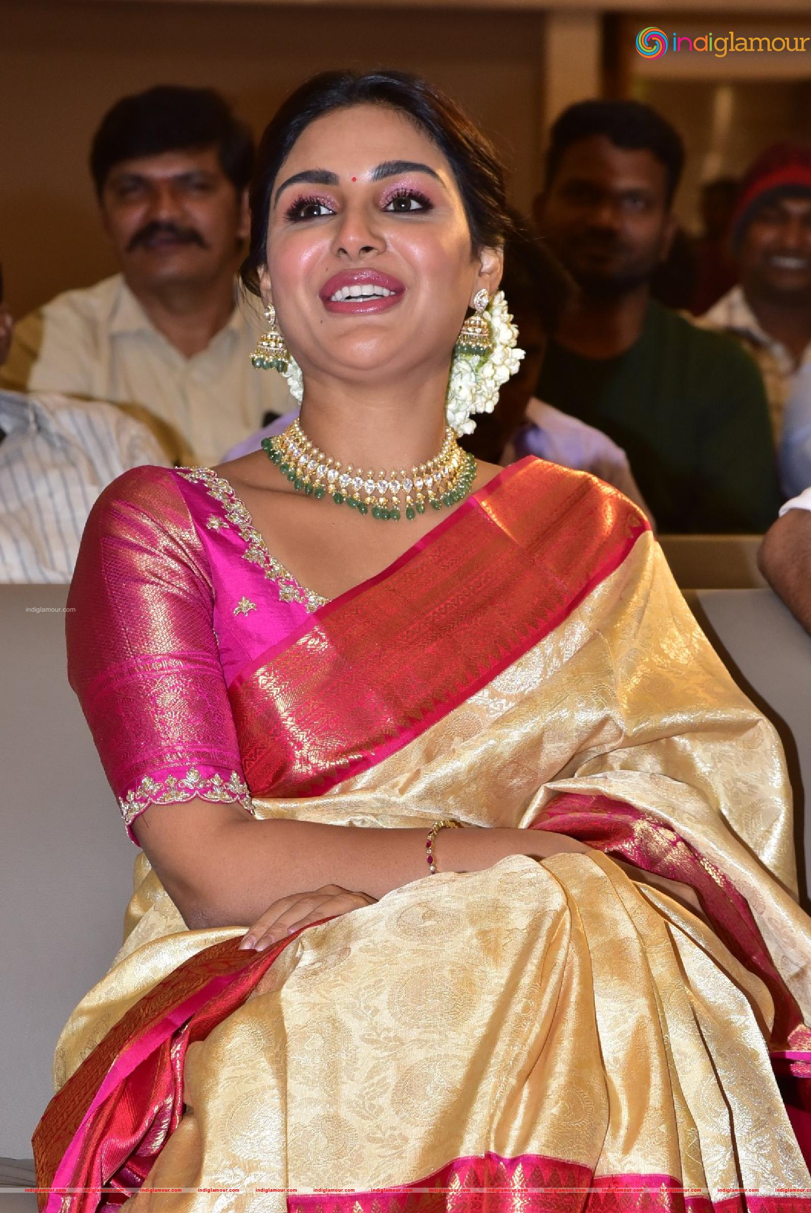 Samyuktha Menon Actress hd photo