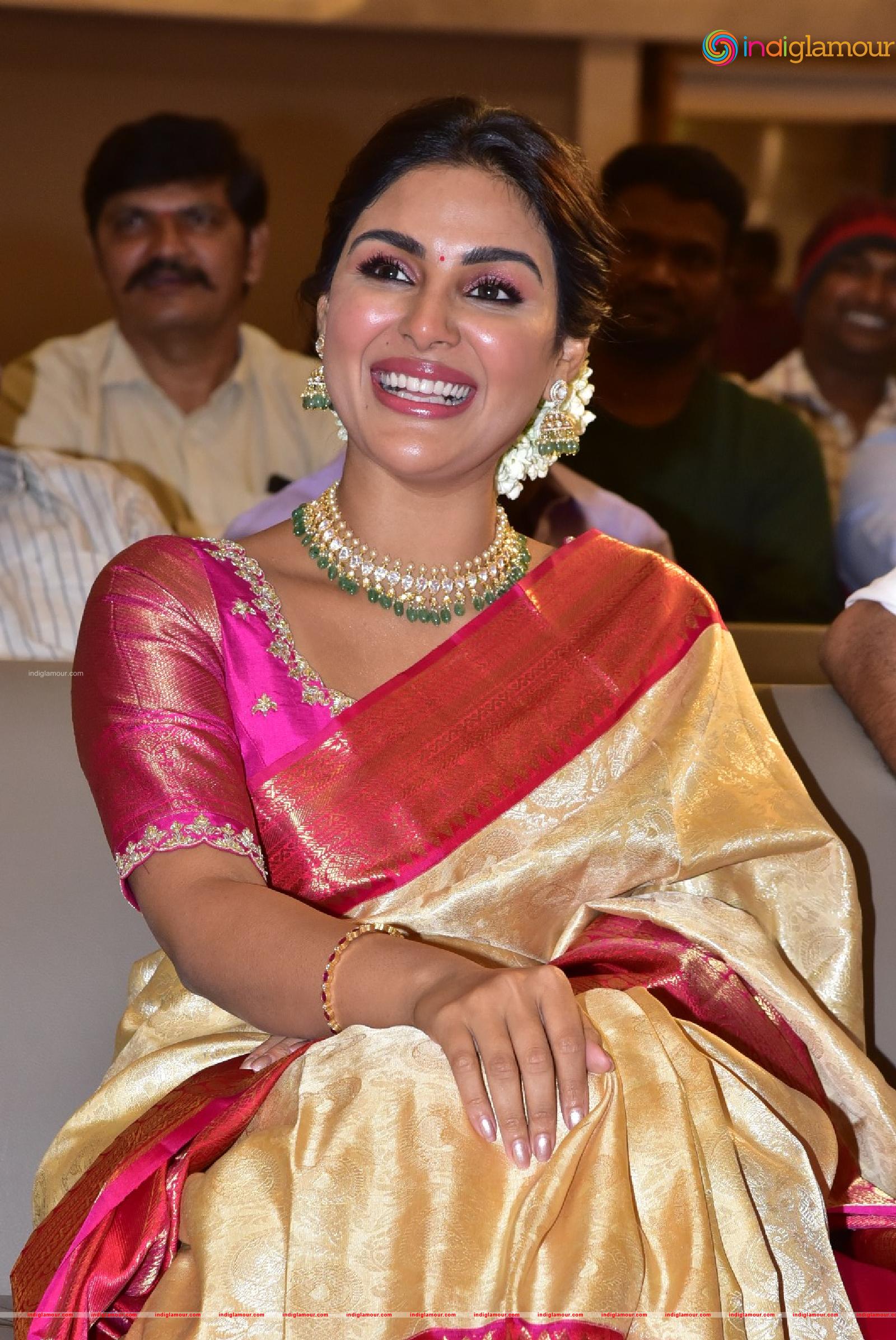 Samyuktha Menon Actress hd photo