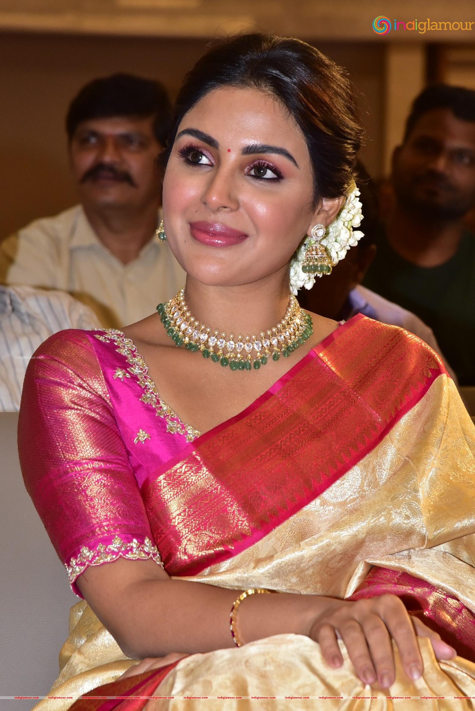 Samyuktha Menon Actress hd photo