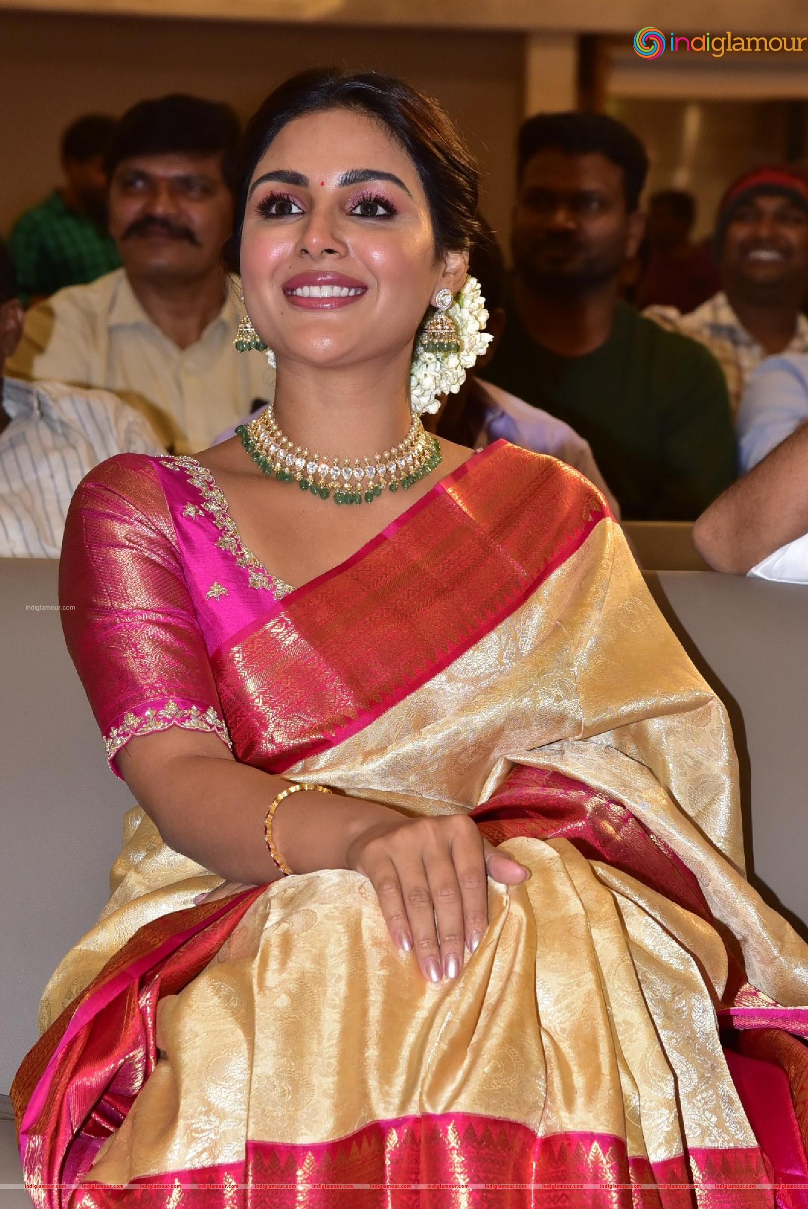Samyuktha Menon Actress hd photo