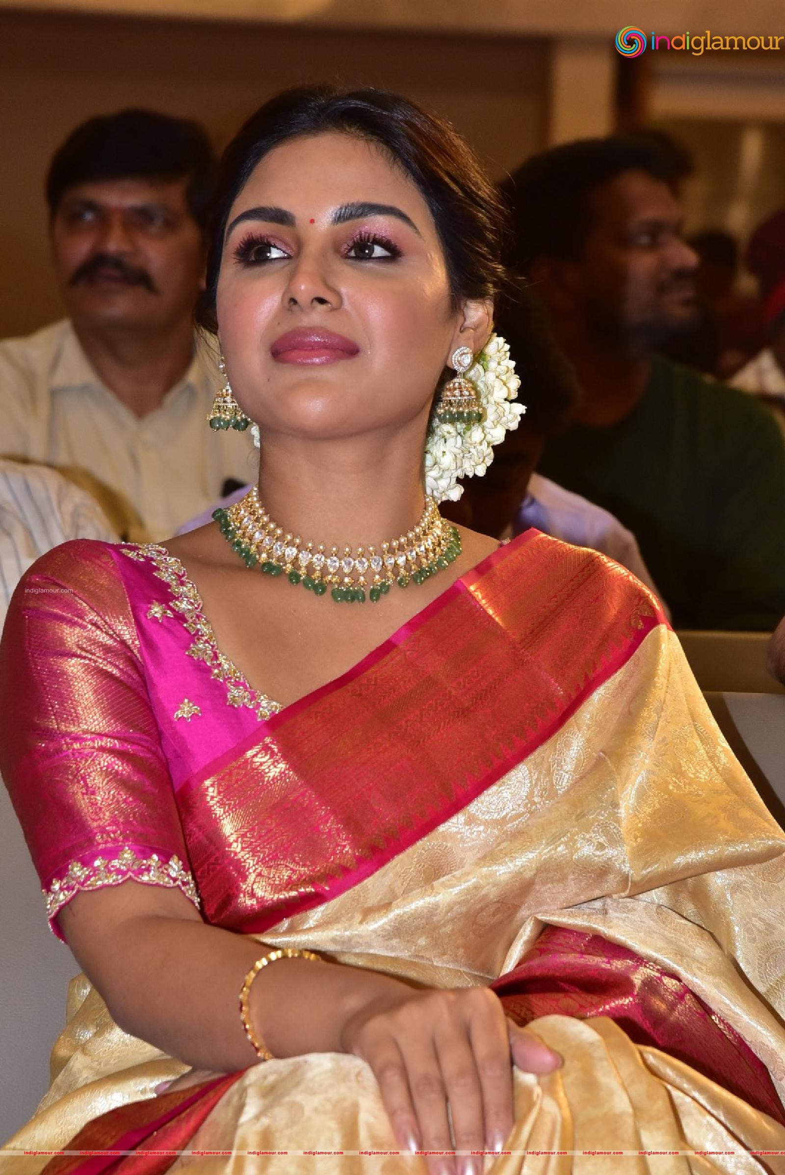 Samyuktha Menon Actress hd photo
