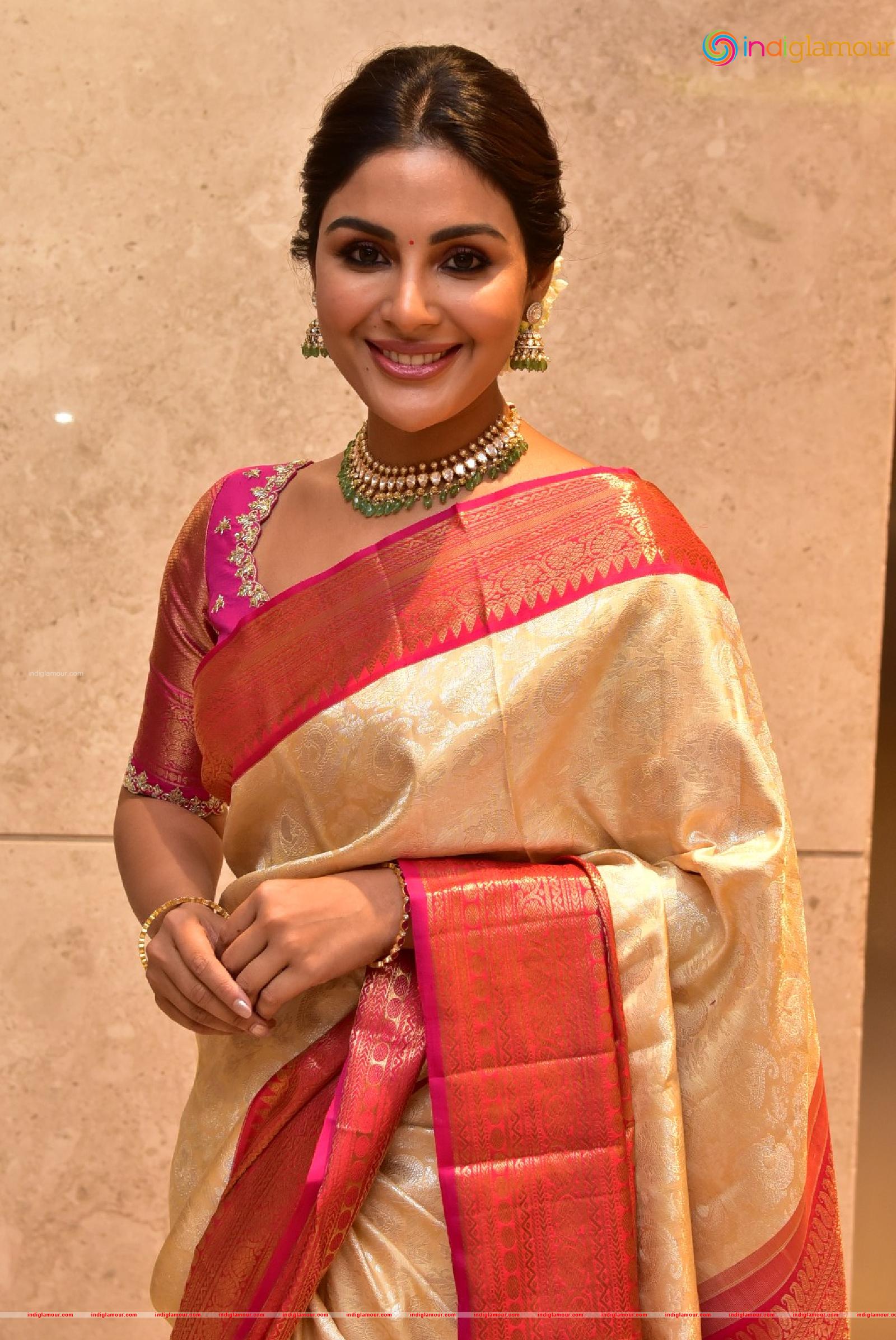 Samyuktha Menon Actress hd photo