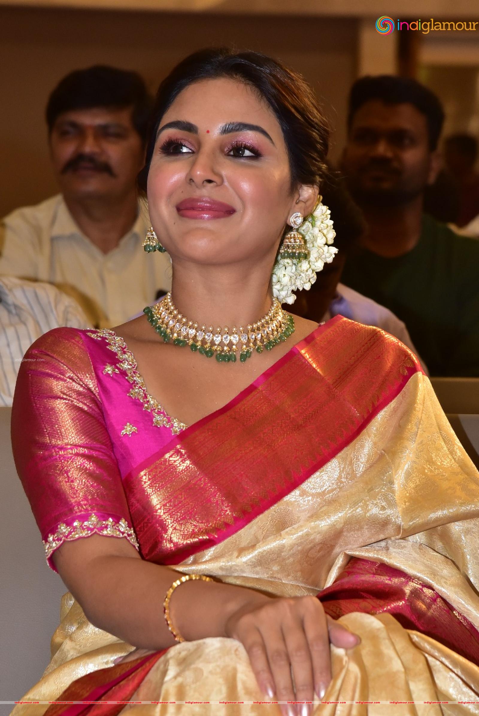 Samyuktha Menon Actress hd photo