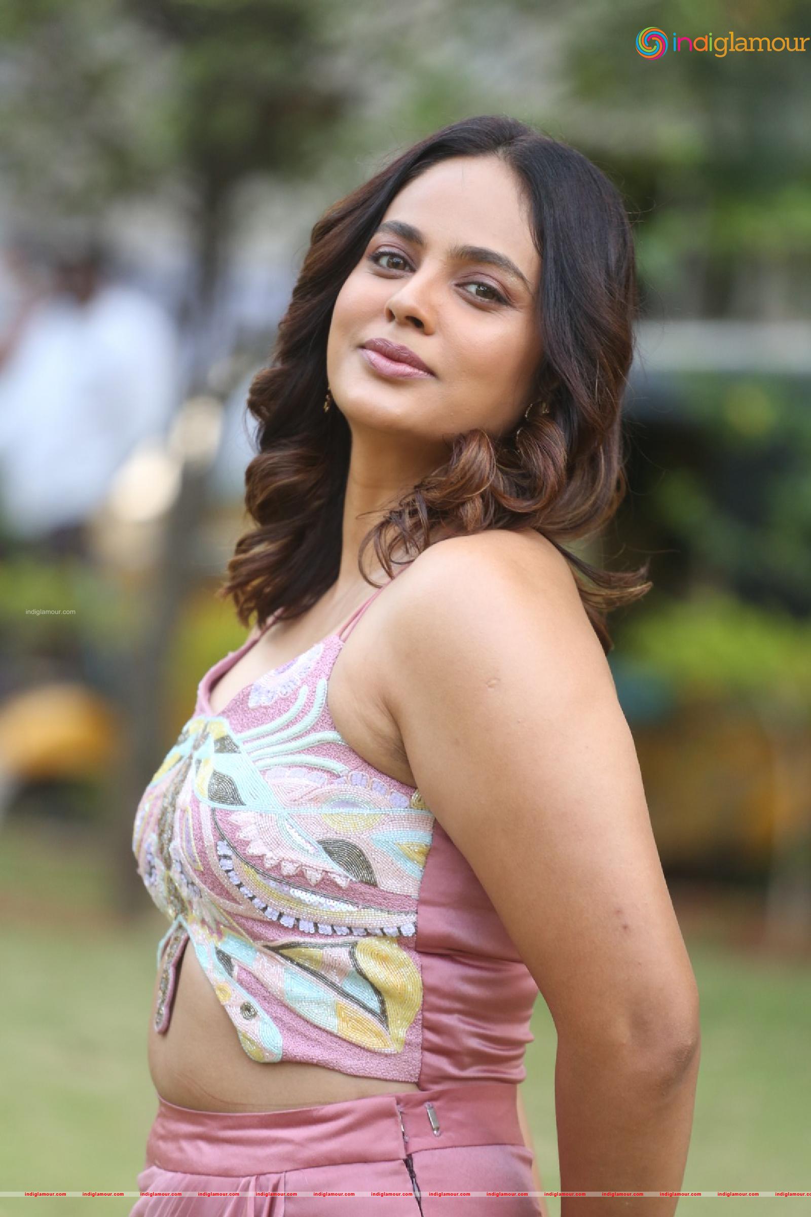 Nanditha Swetha Actress hd photo