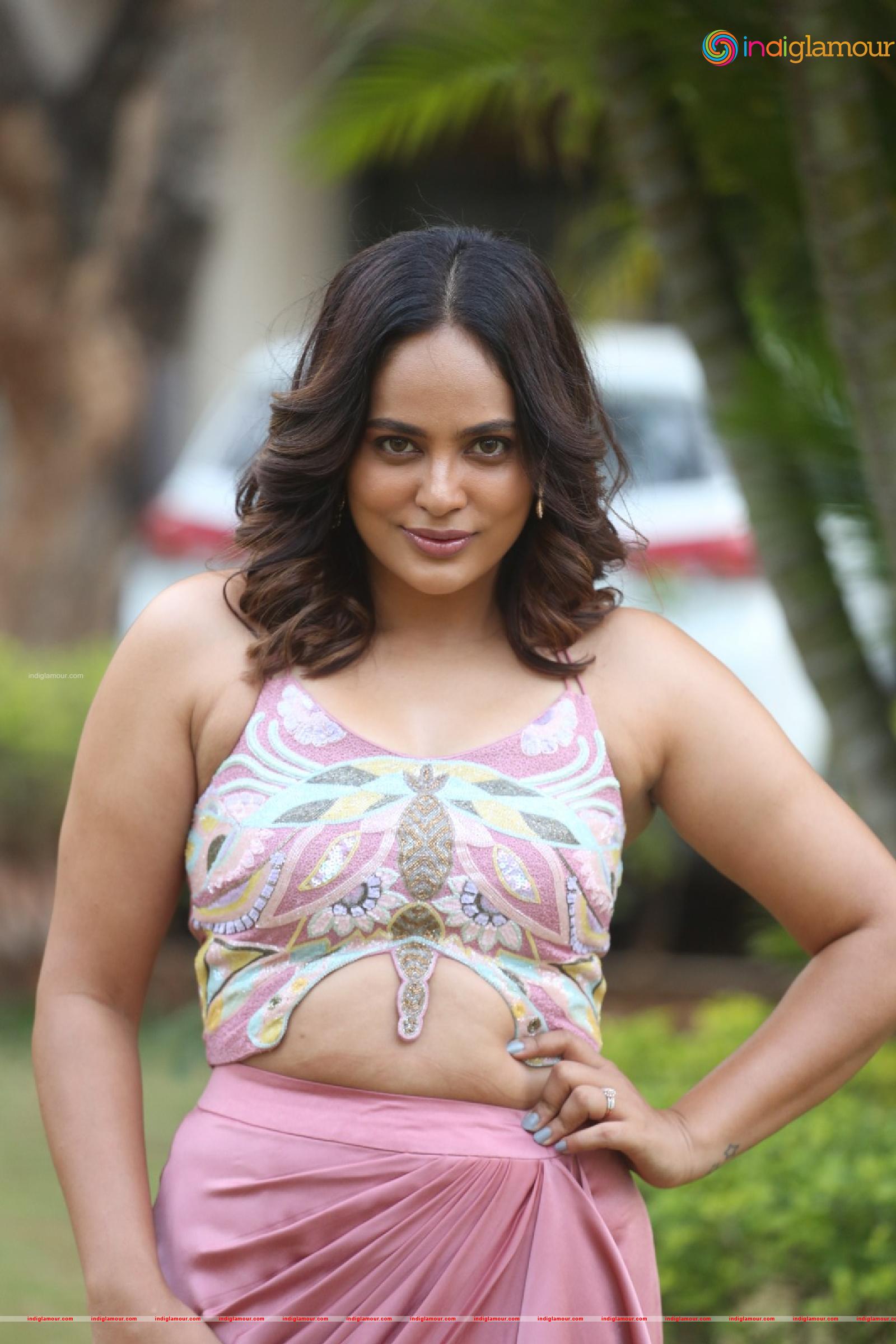 Nanditha Swetha Actress hd photo