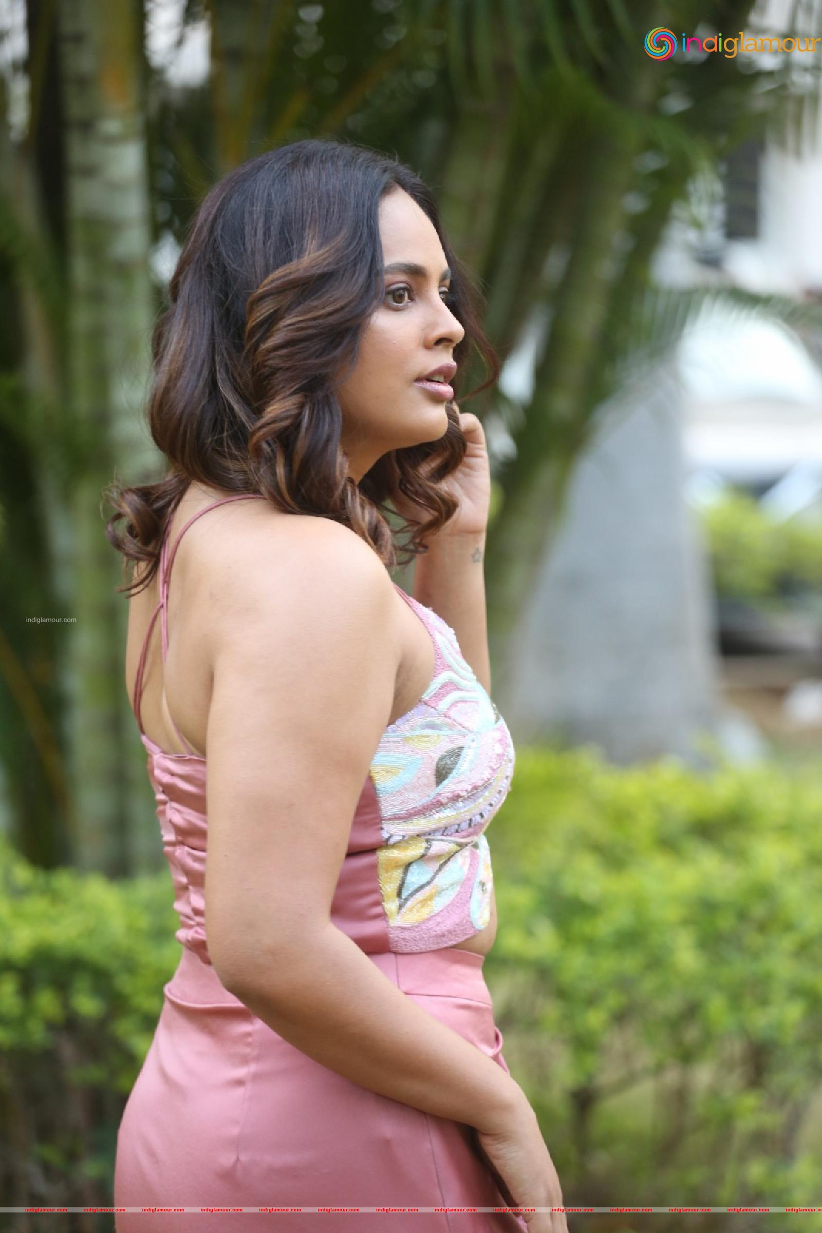 Nanditha Swetha Actress hd photo