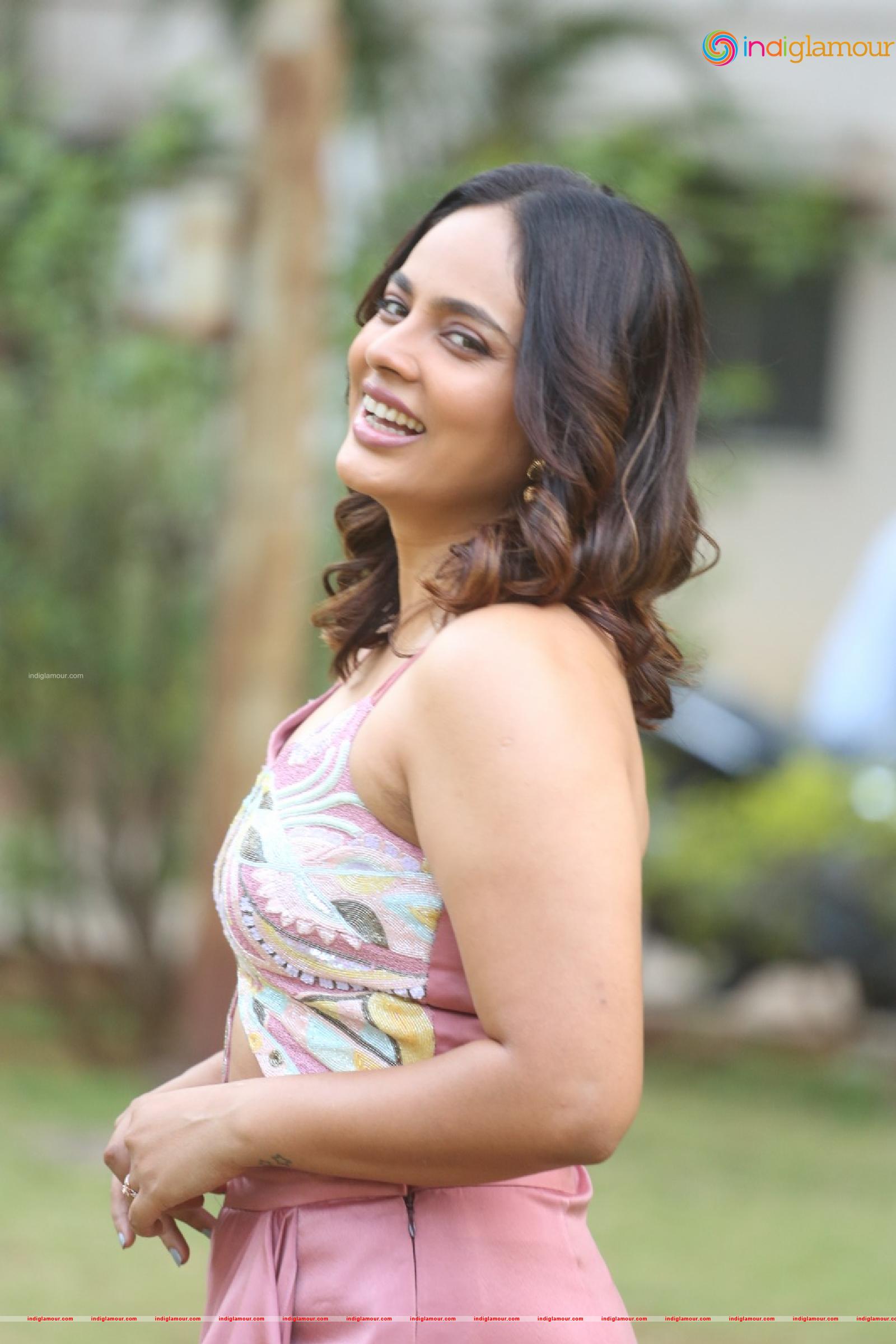 Nanditha Swetha Actress hd photo