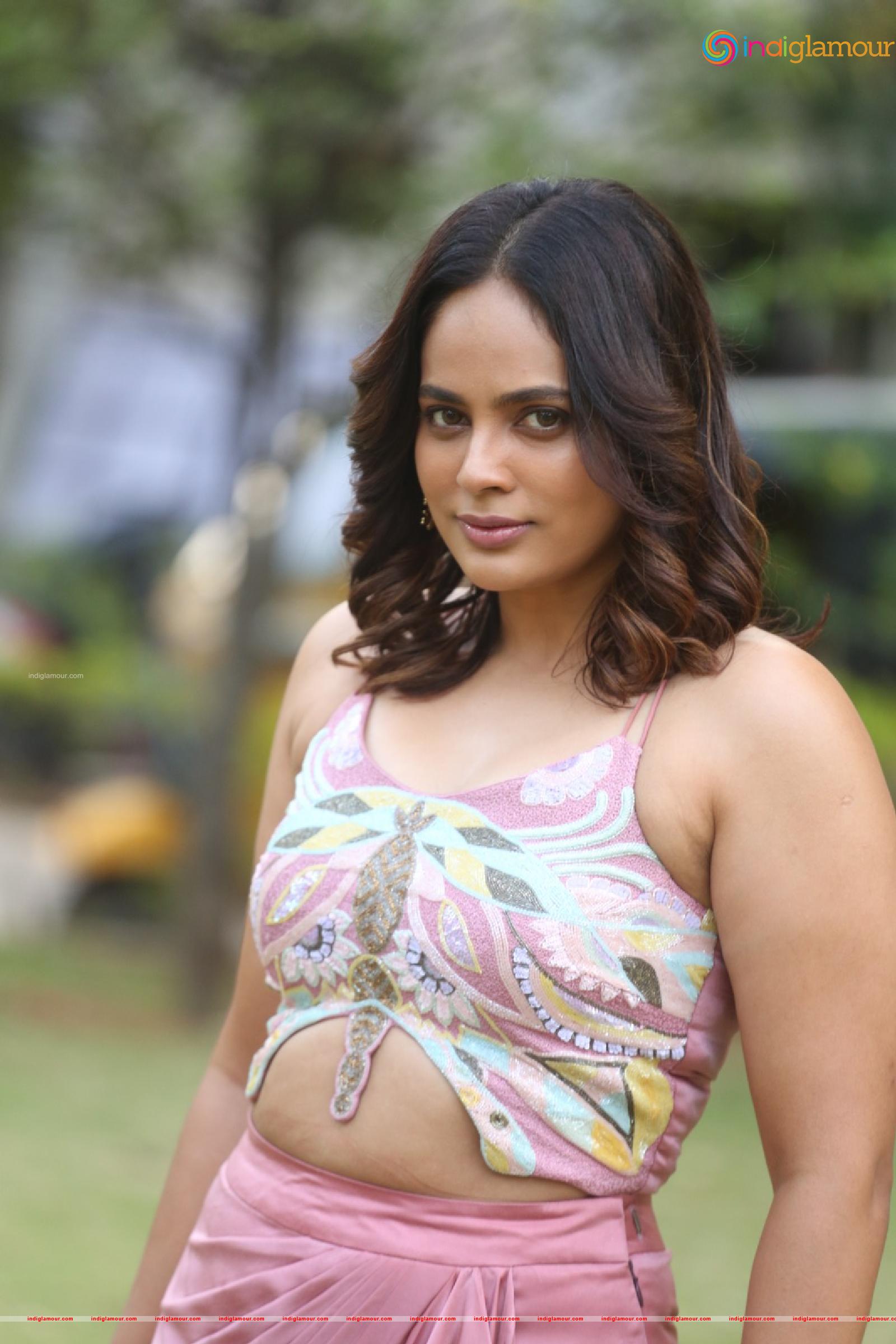 Nanditha Swetha Actress hd photo