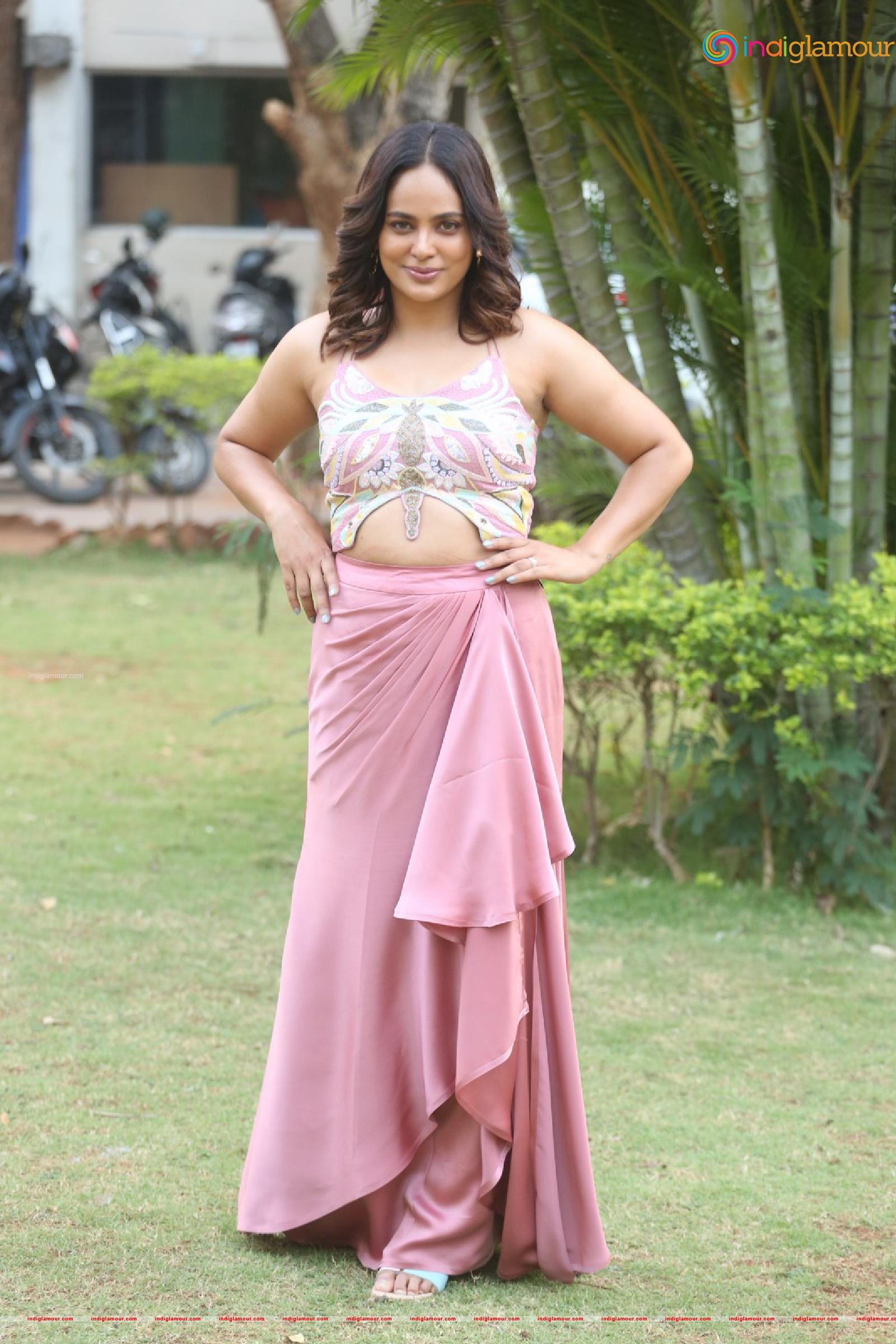 Nanditha Swetha Actress hd photo