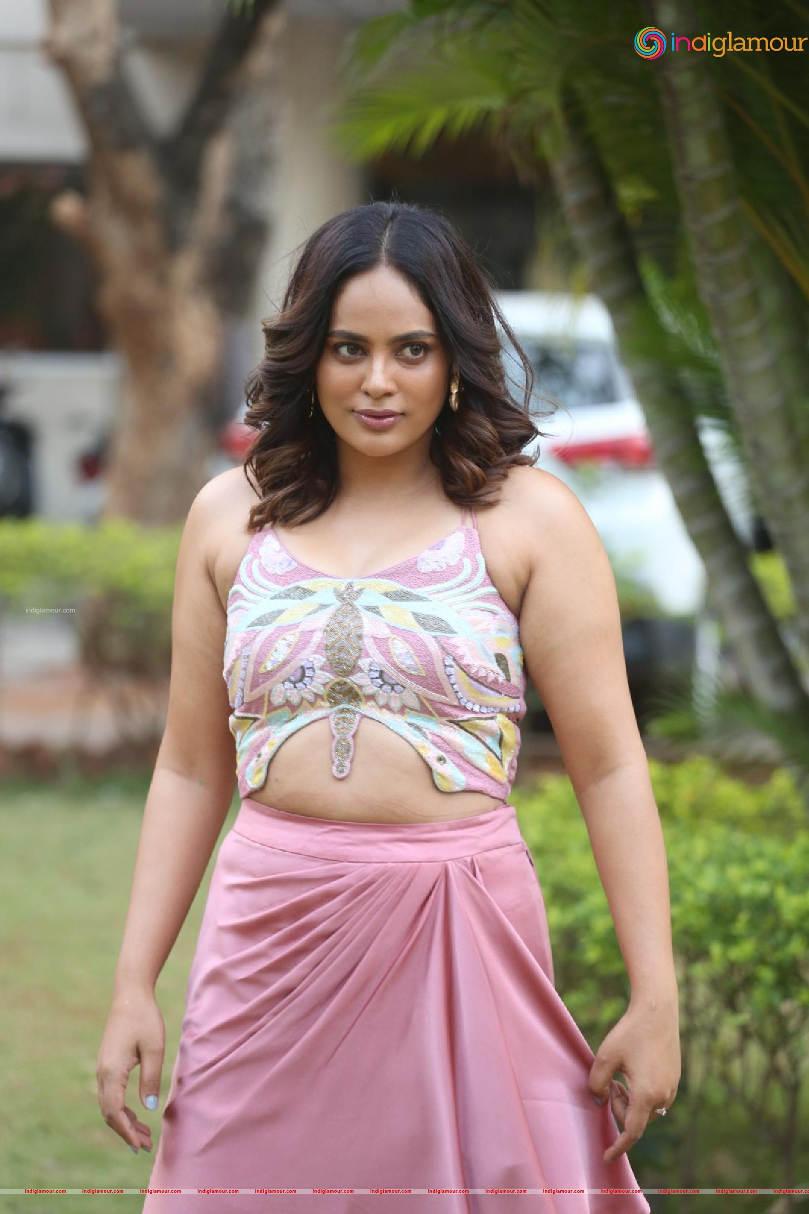 Nanditha Swetha Actress hd photo