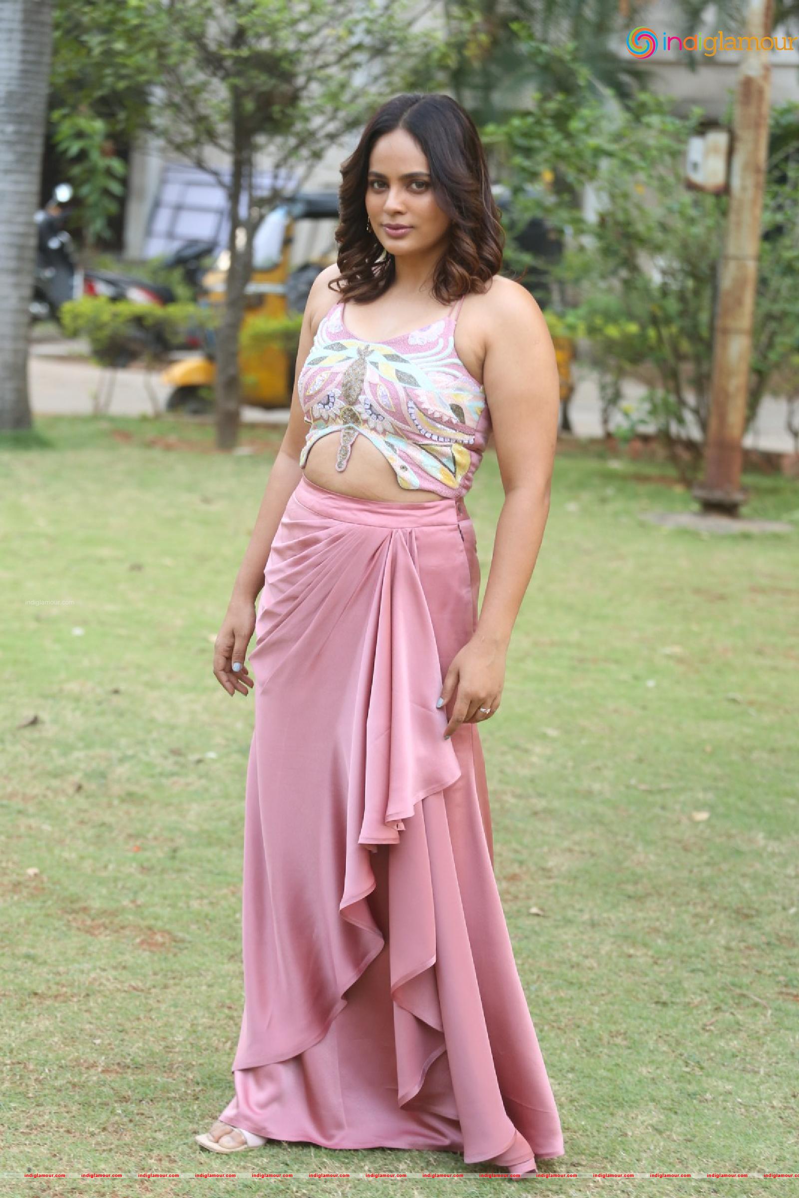 Nanditha Swetha Actress hd photo