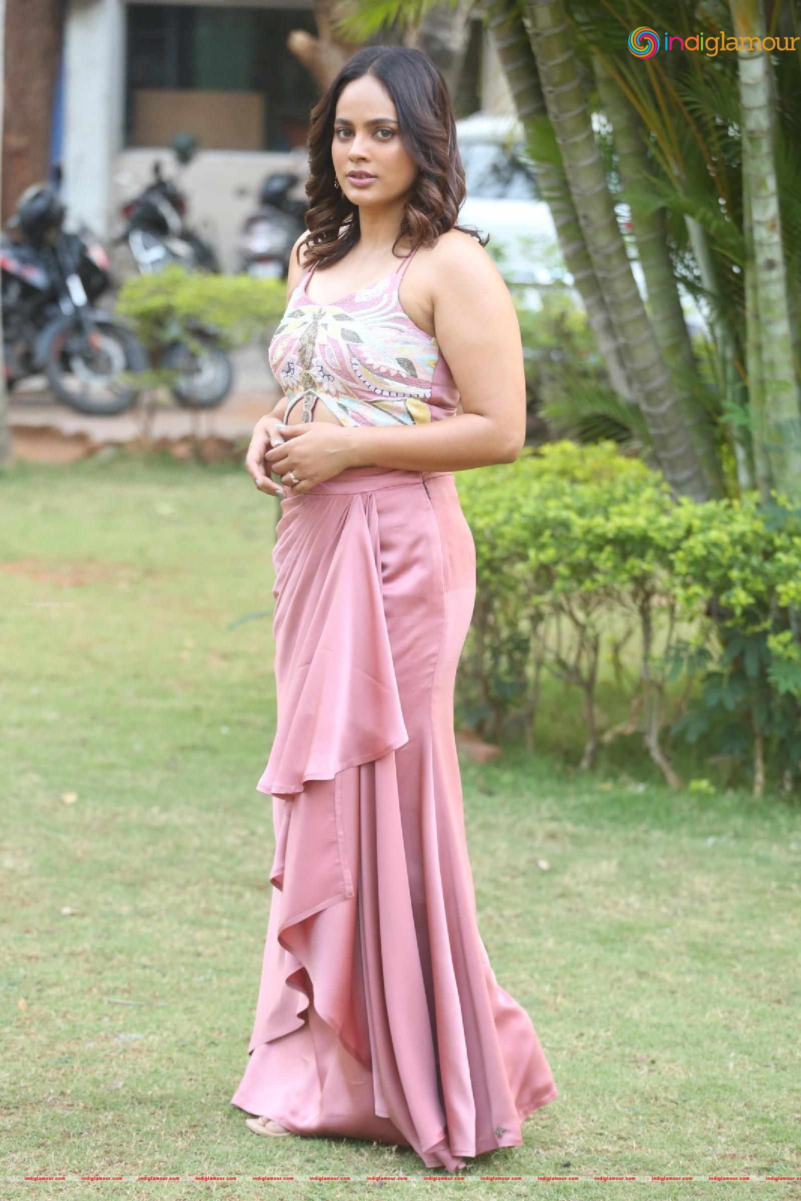 Nanditha Swetha Actress hd photo