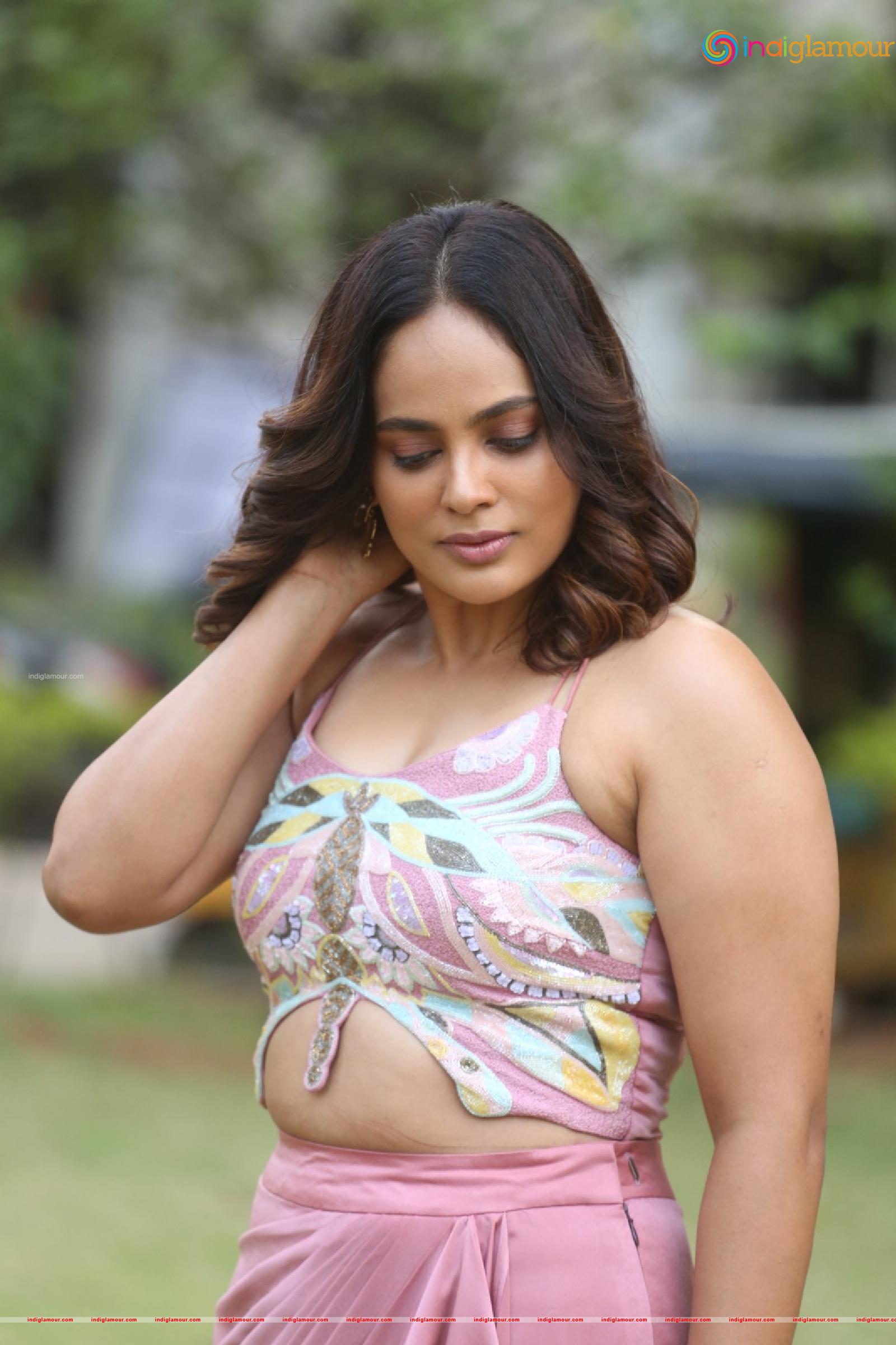 Nanditha Swetha Actress hd photo