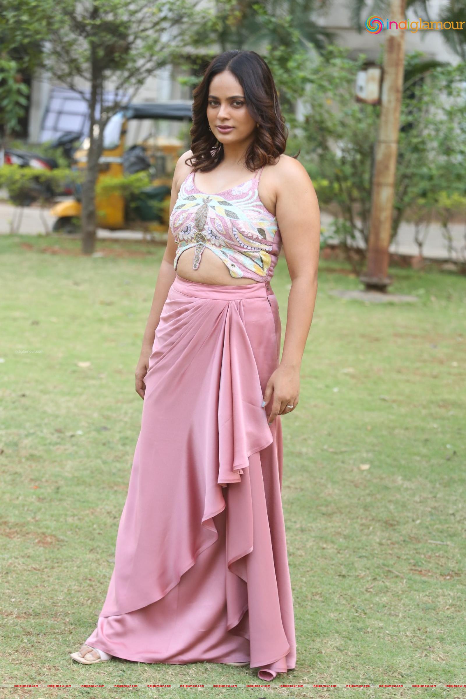 Nanditha Swetha Actress hd photo