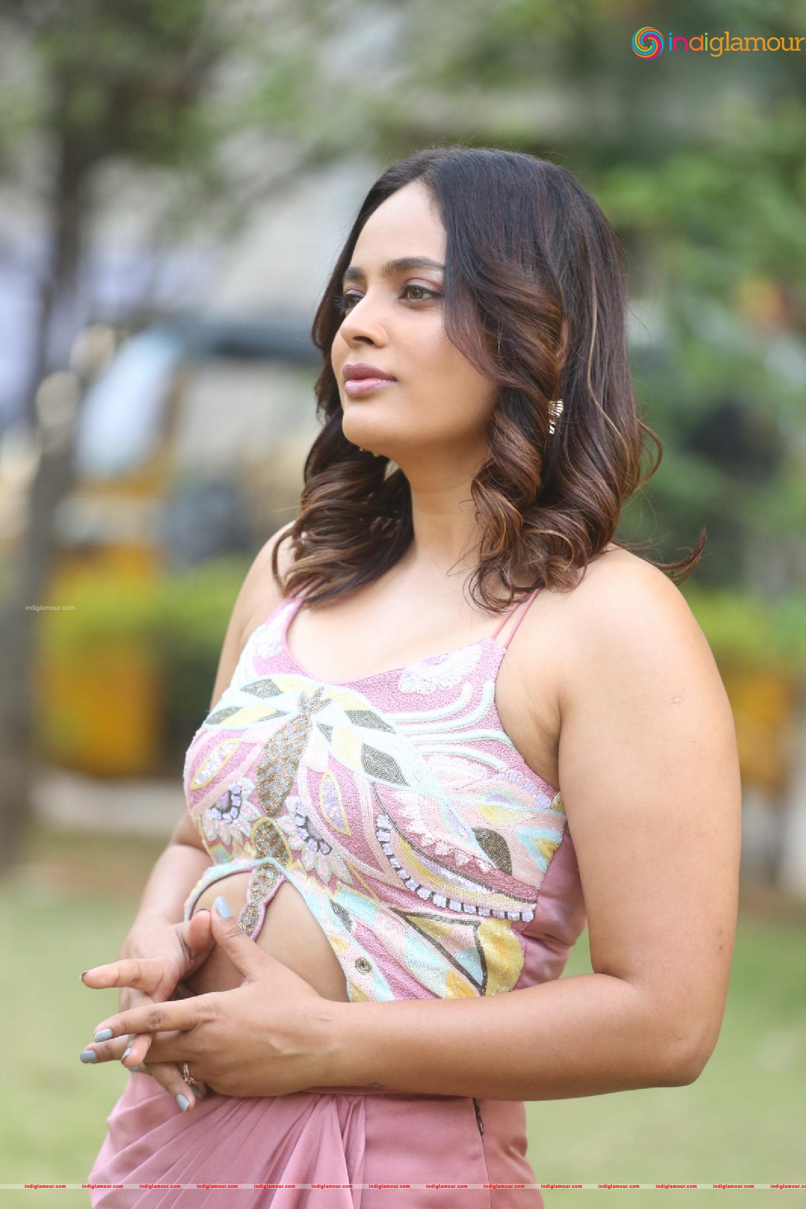 Nanditha Swetha Actress hd photo