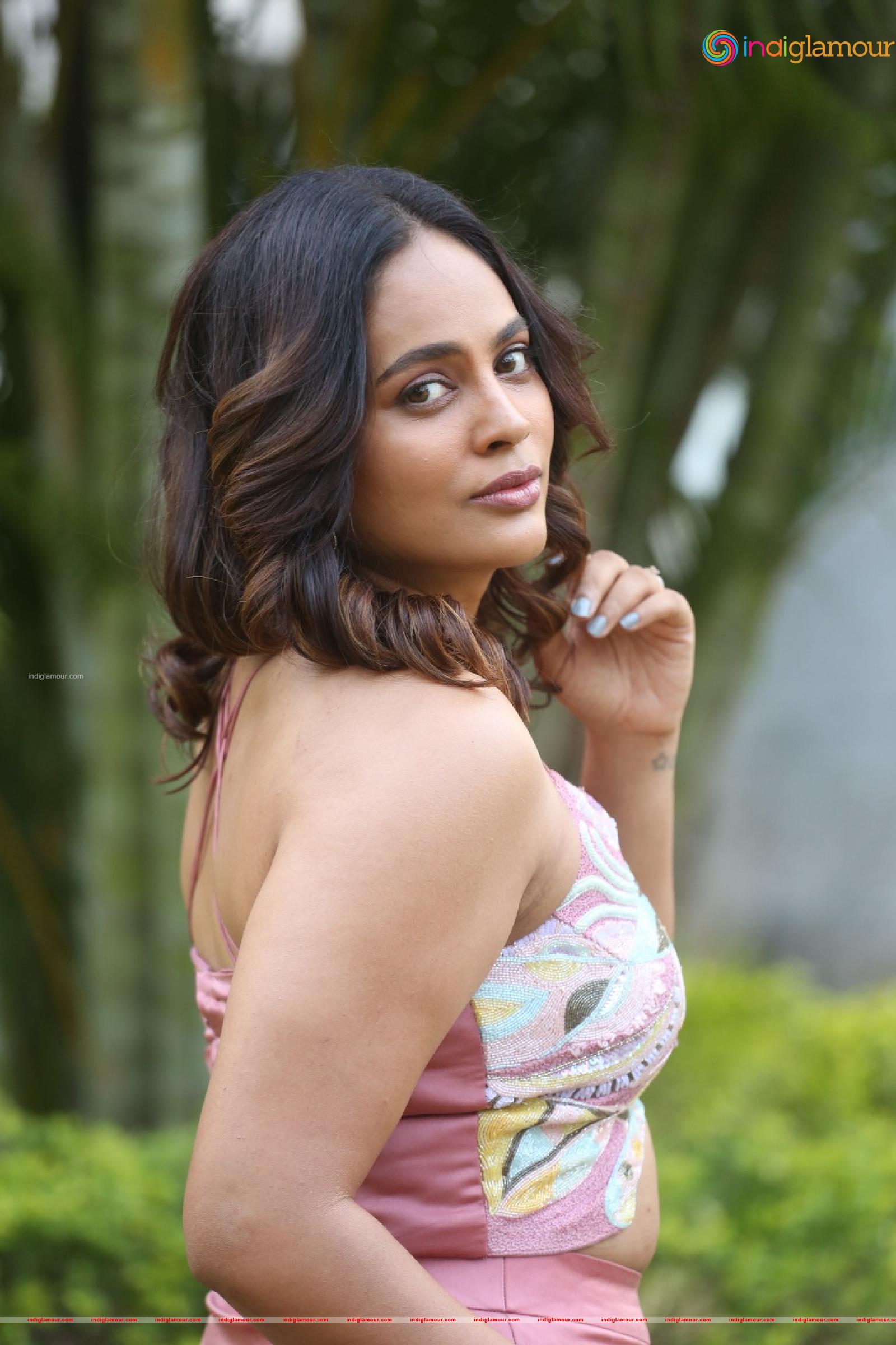 Nanditha Swetha Actress hd photo