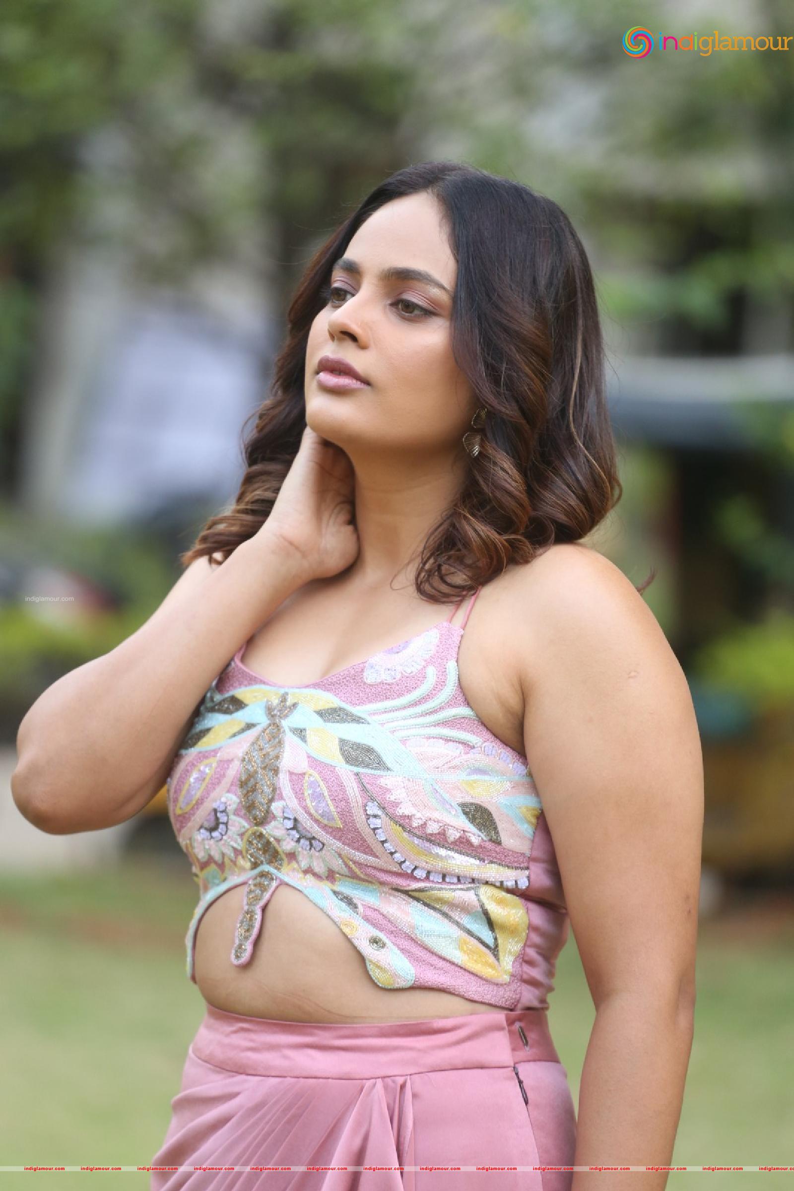 Nanditha Swetha Actress hd photo