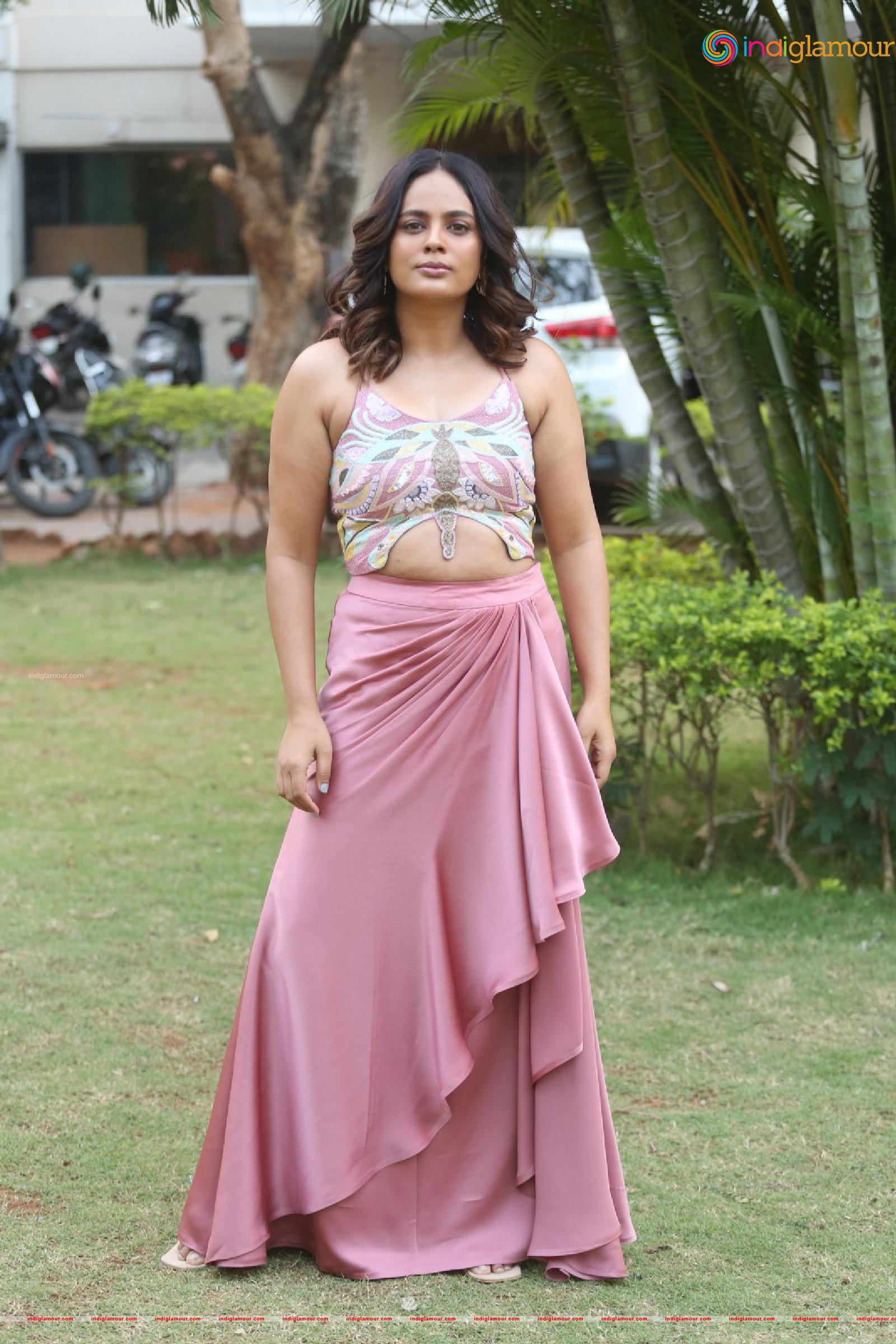 Nanditha Swetha Actress hd photo