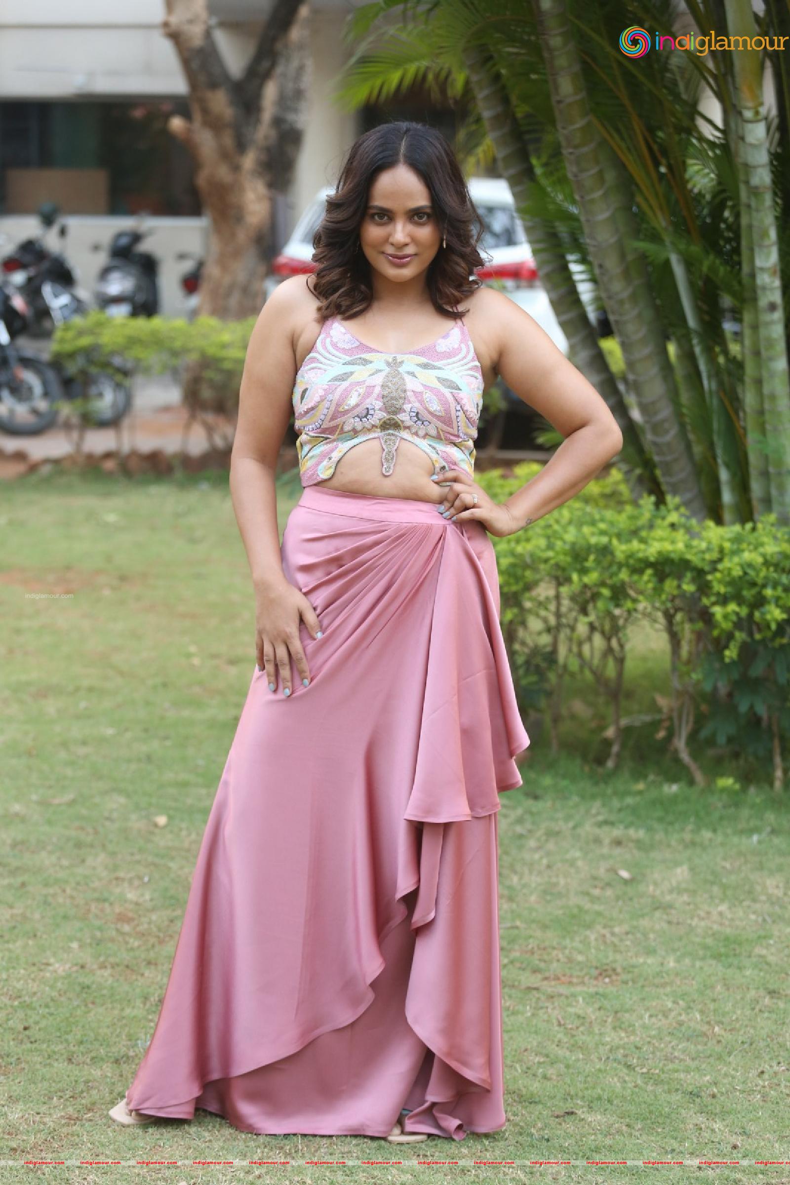 Nanditha Swetha Actress hd photo