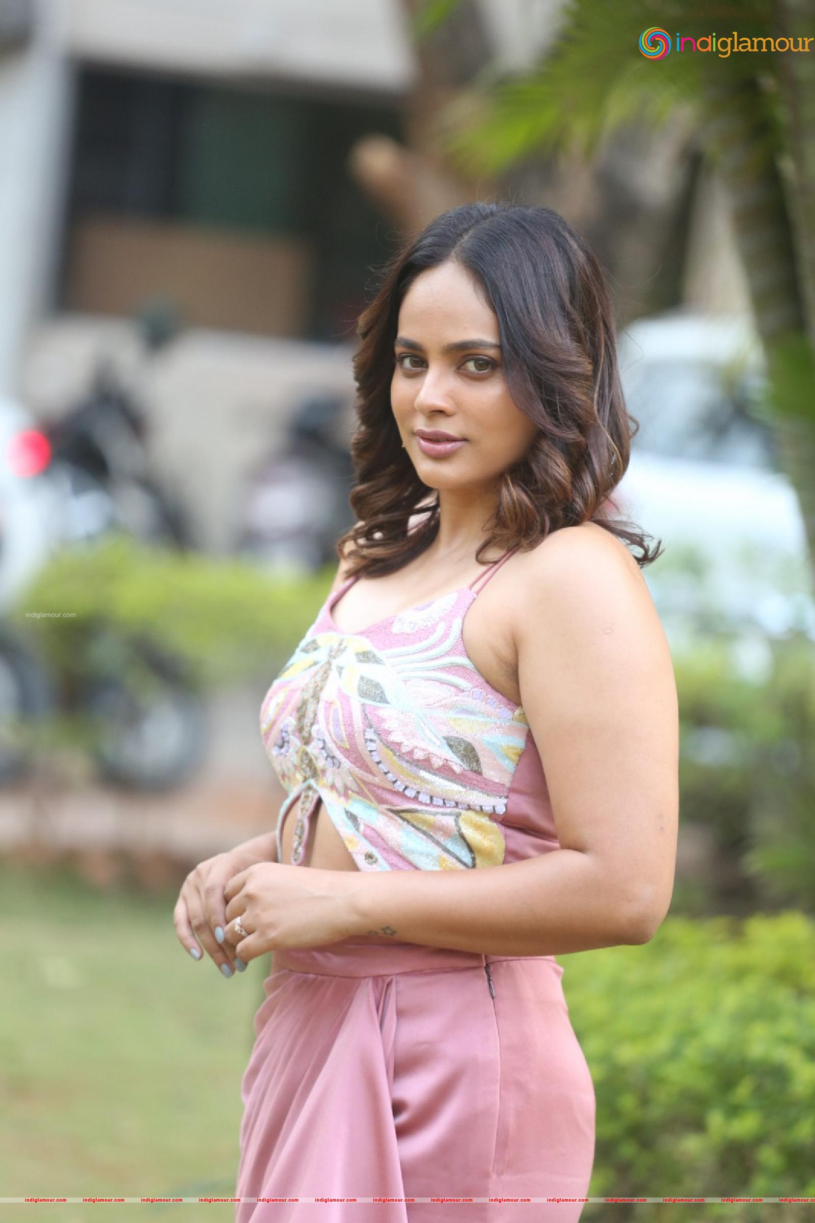 Nanditha Swetha Actress hd photo