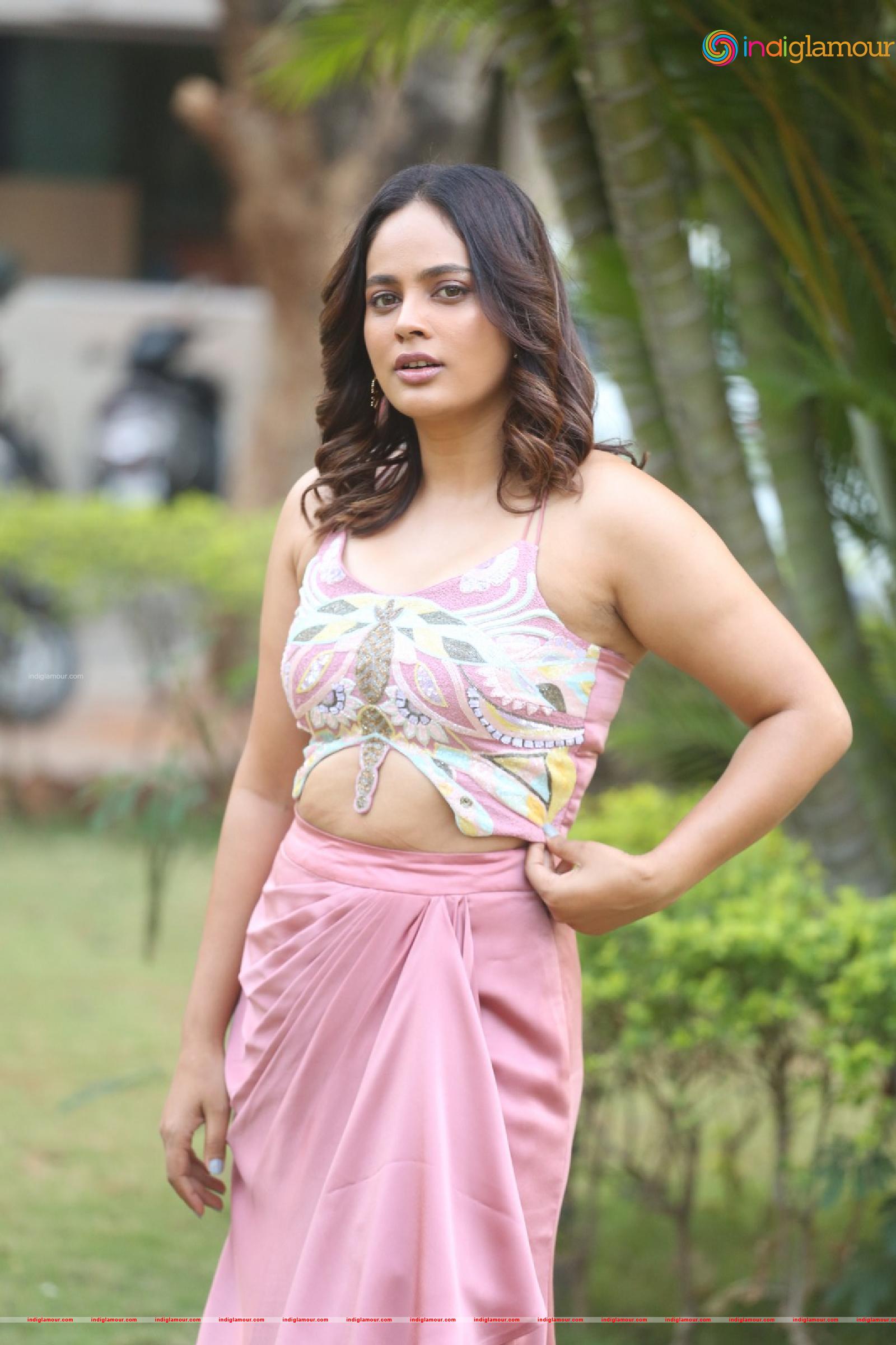 Nanditha Swetha Actress hd photo