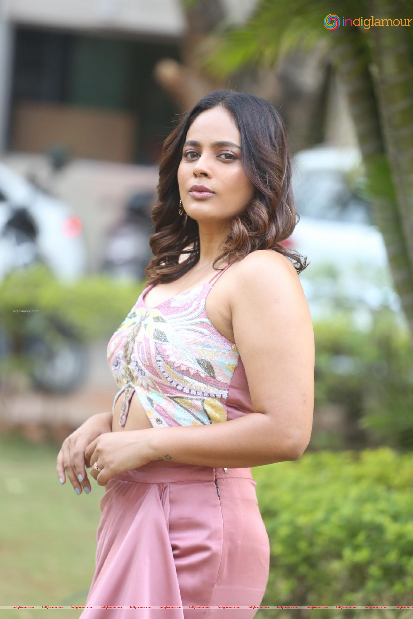 Nanditha Swetha Actress hd photo