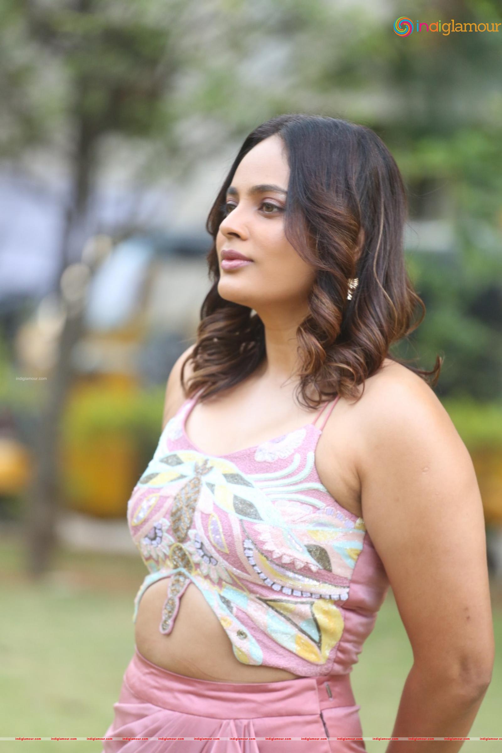 Nanditha Swetha Actress hd photo