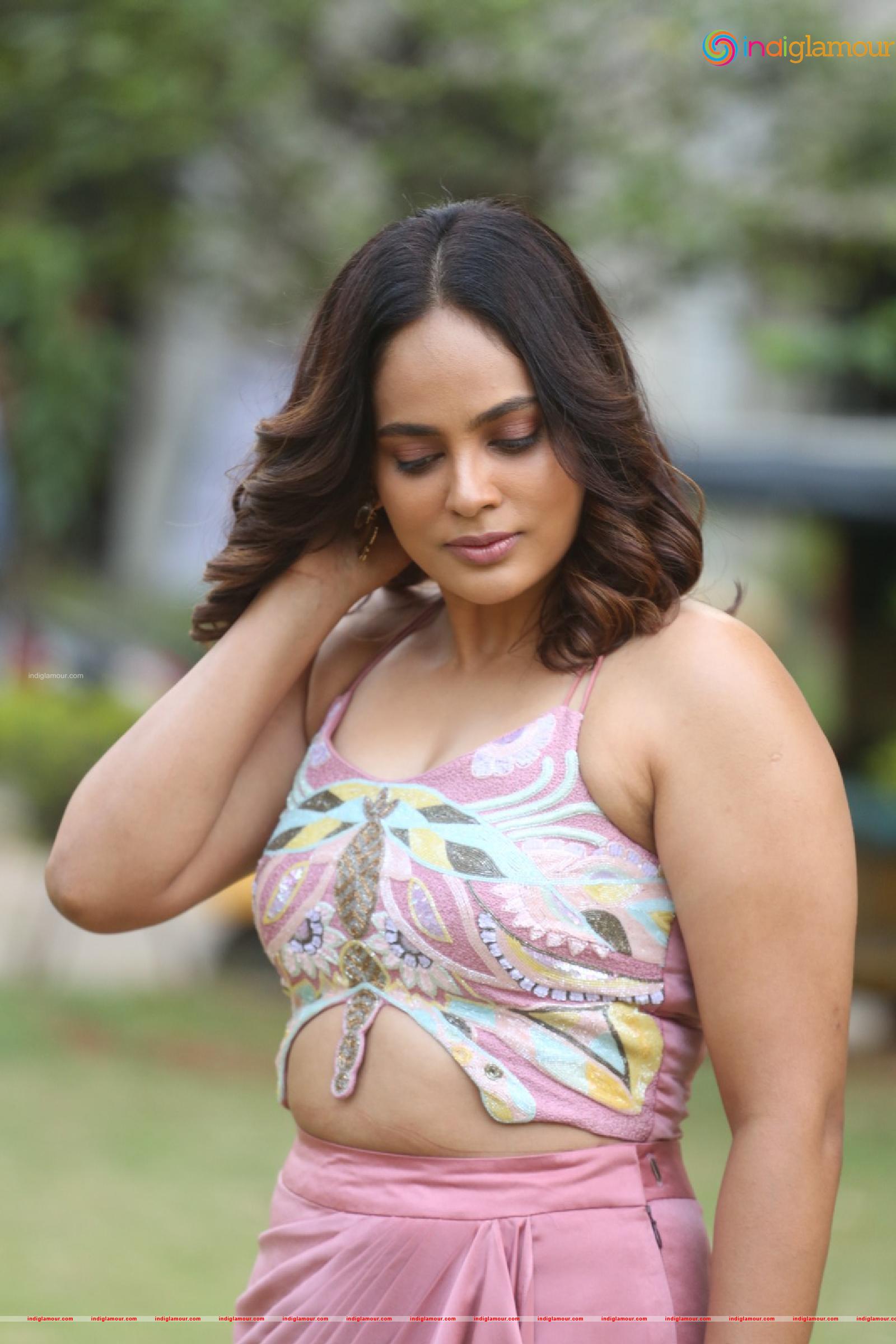 Nanditha Swetha Actress hd photo