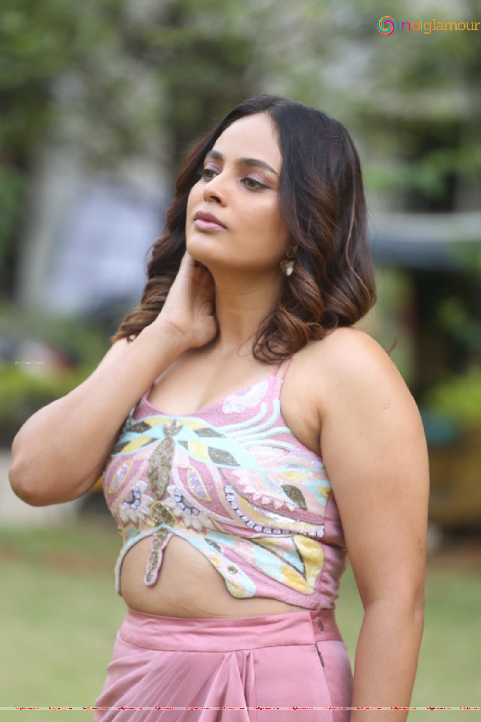 Nanditha Swetha Actress hd photo