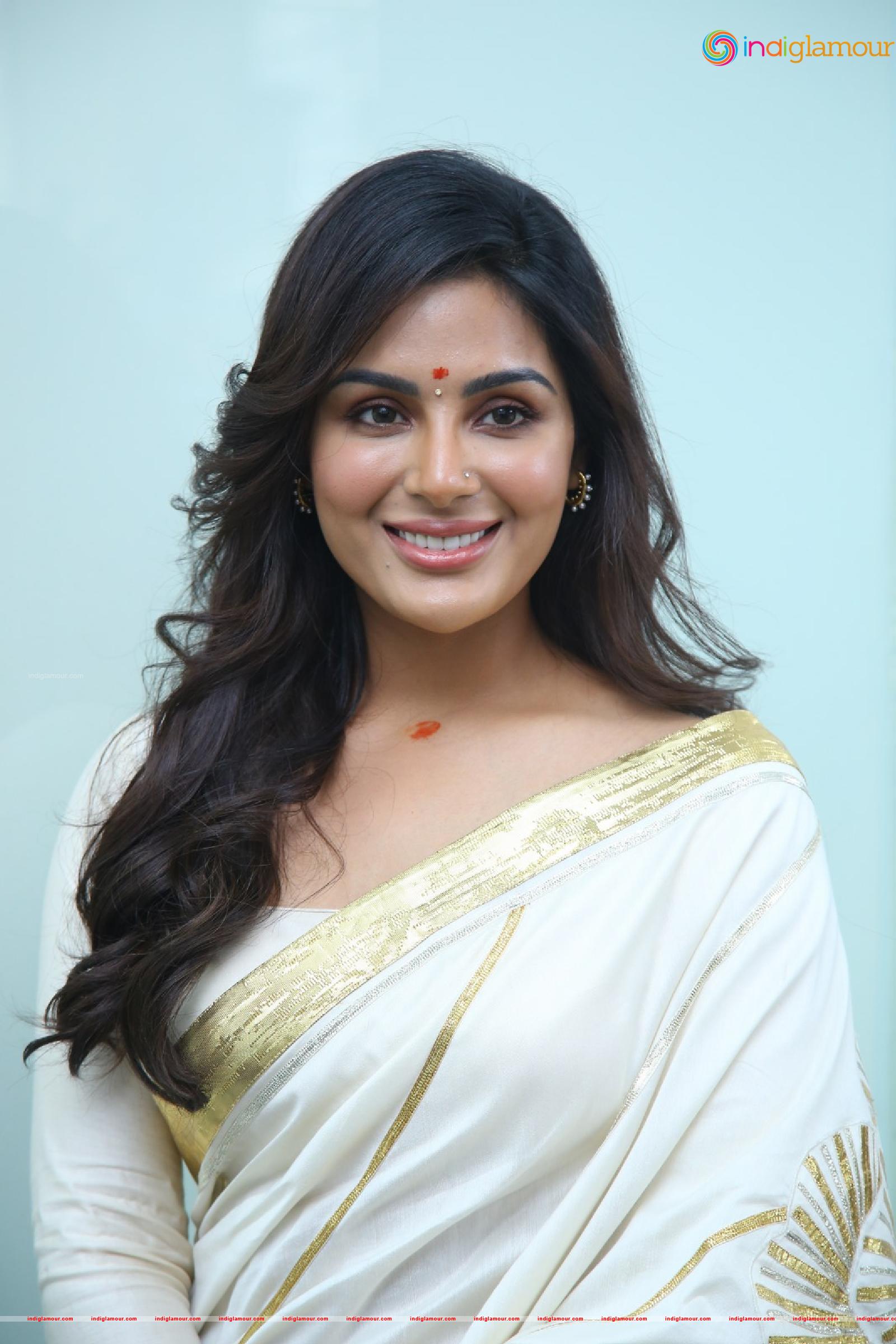 Samyukta Menon Actress hd photo