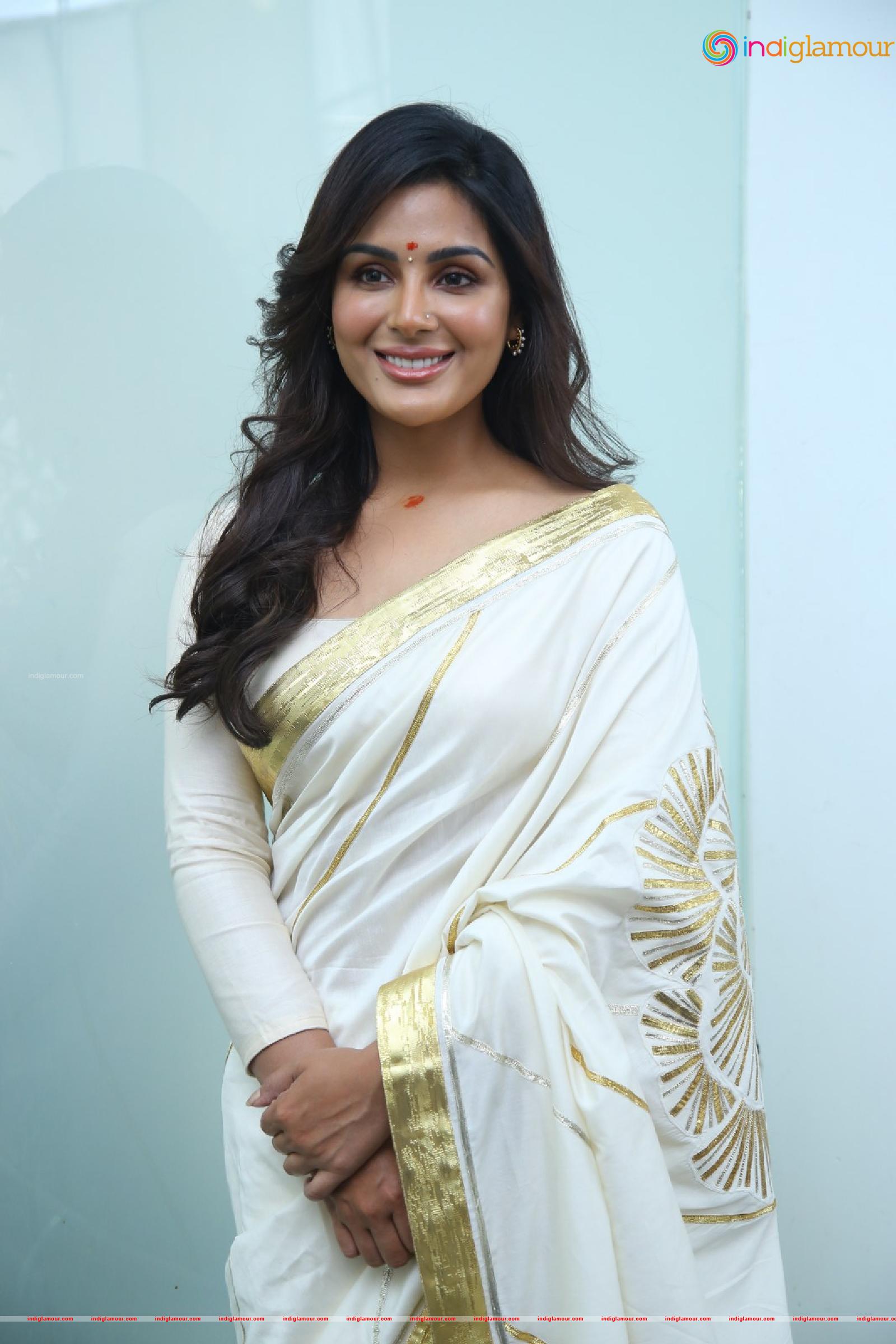 Samyukta Menon Actress hd photo