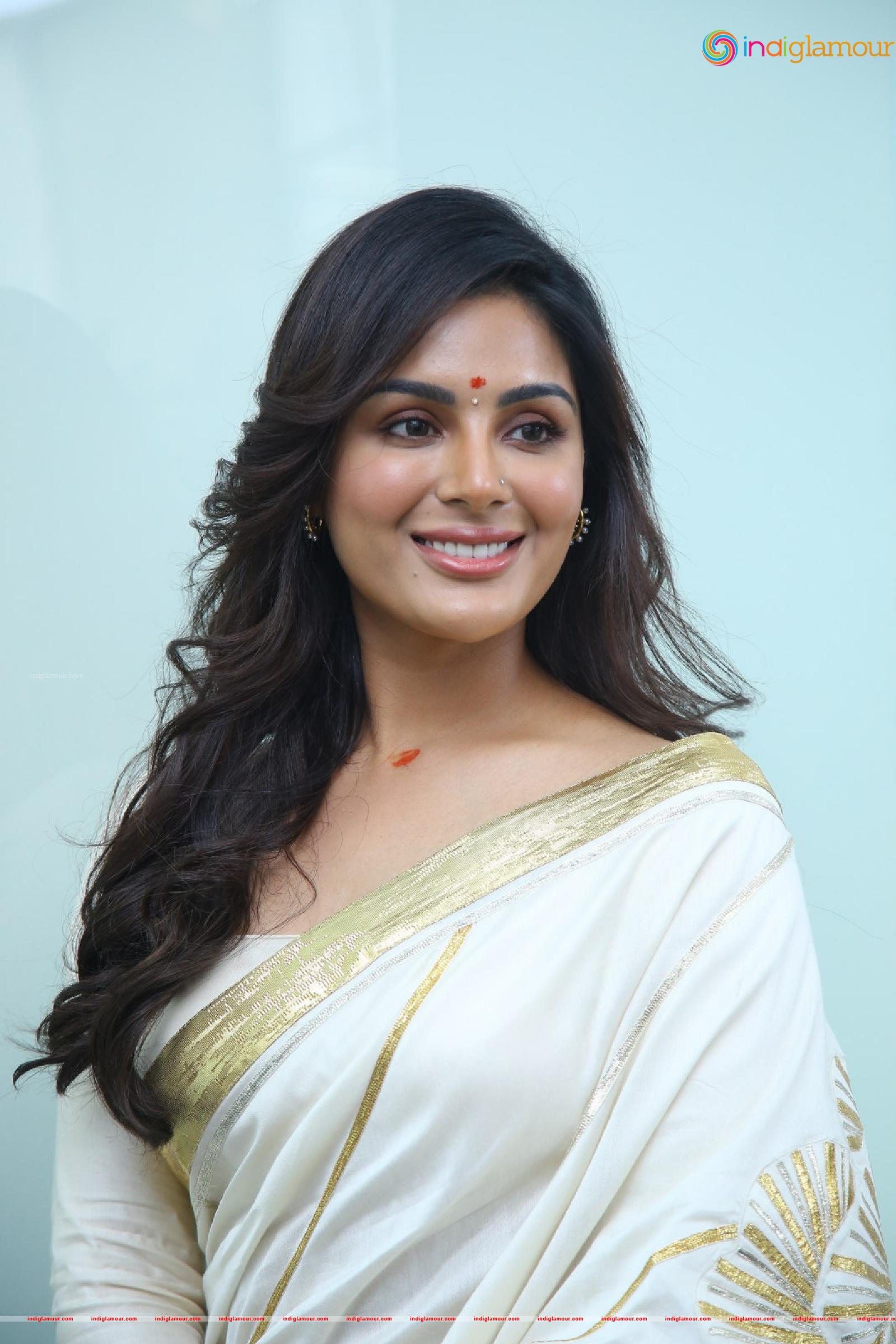 Samyukta Menon Actress hd photo