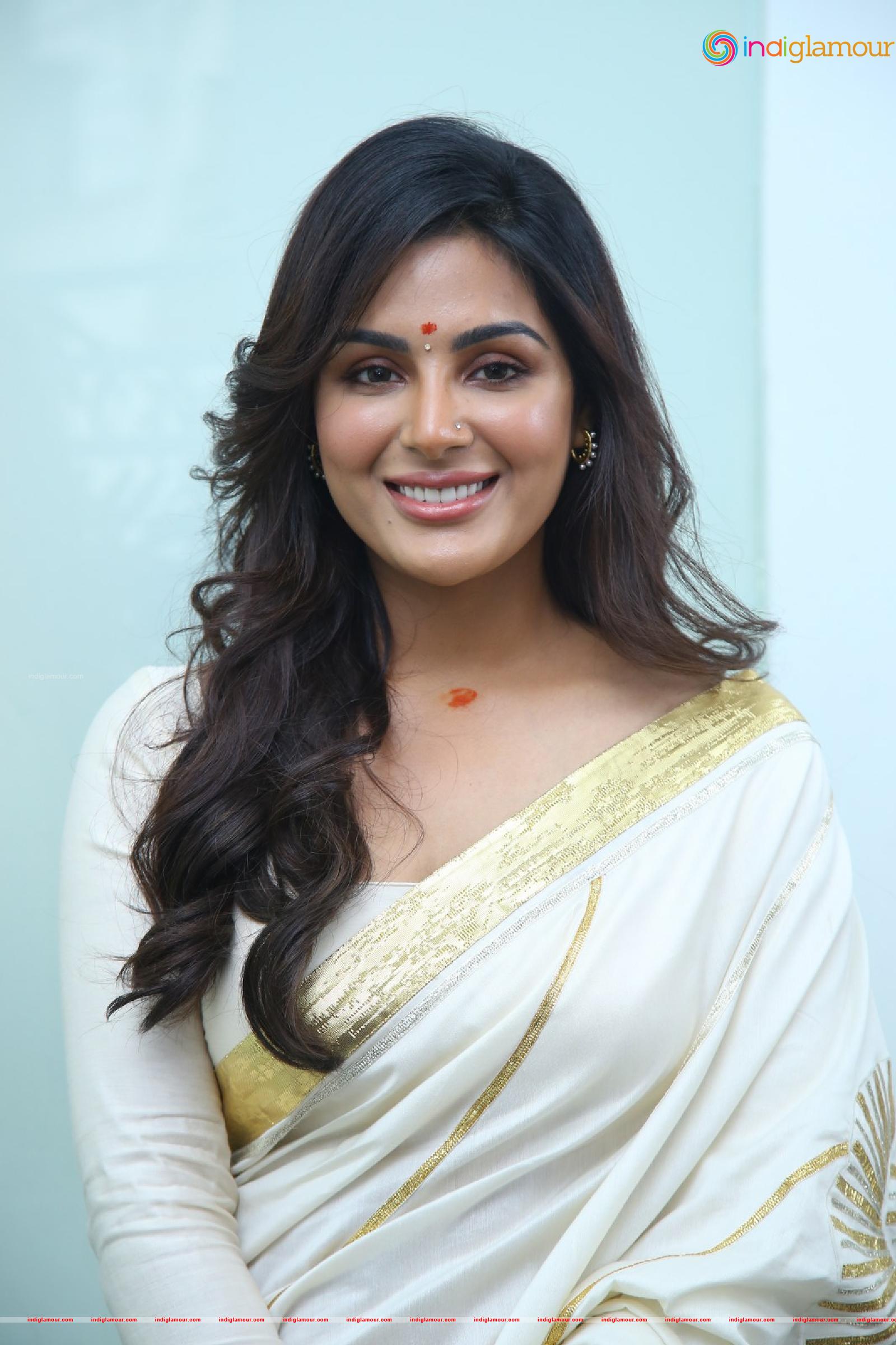Samyukta Menon Actress hd photo