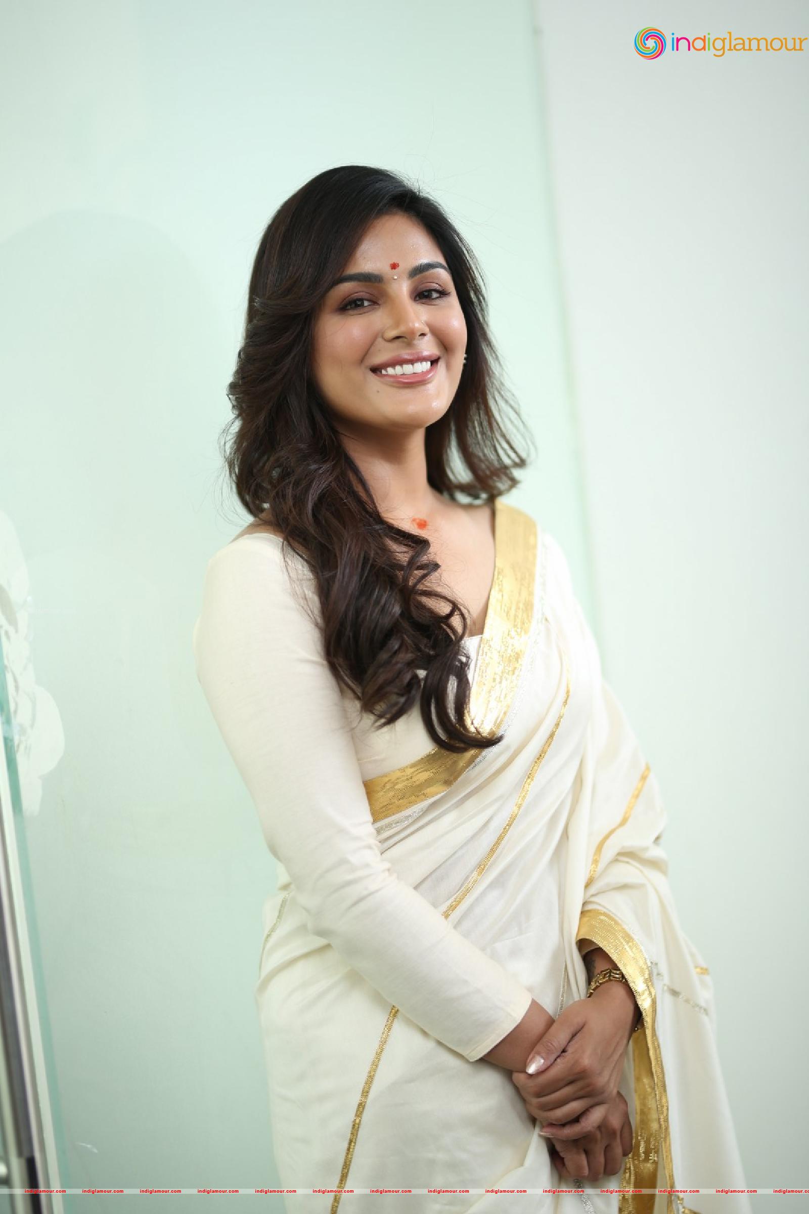 Samyukta Menon Actress hd photo