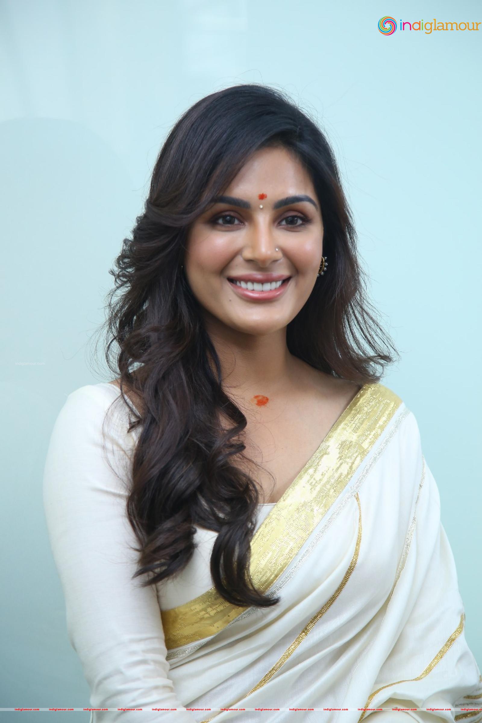 Samyukta Menon Actress hd photo