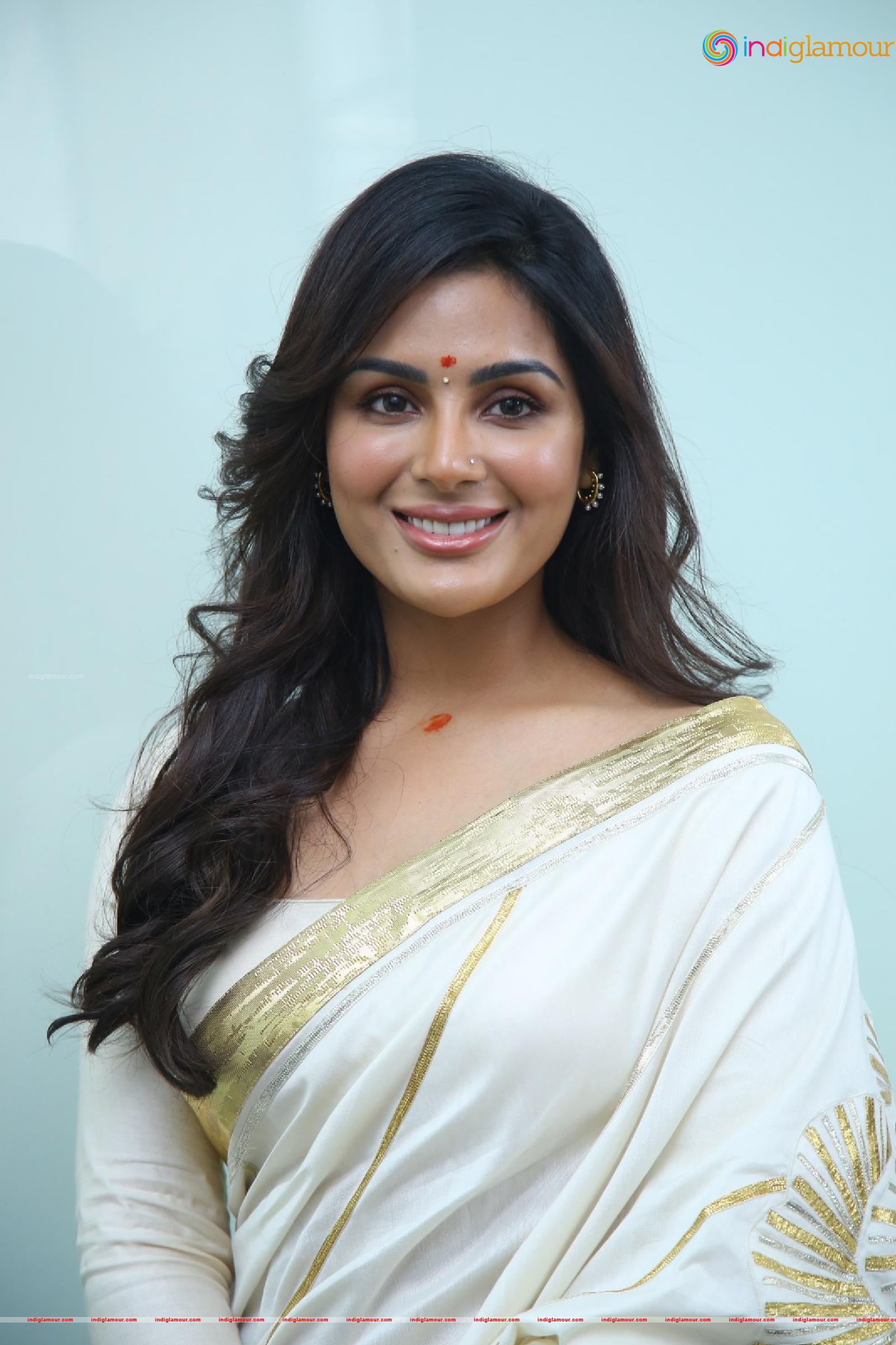 Samyukta Menon Actress hd photo